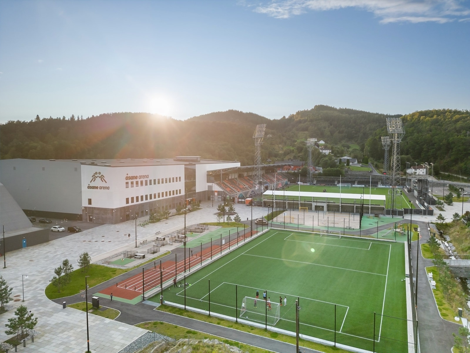 Åsane Arena med et mangfold av aktiviteter og fritidstilbud for både store og små. Galleribilde