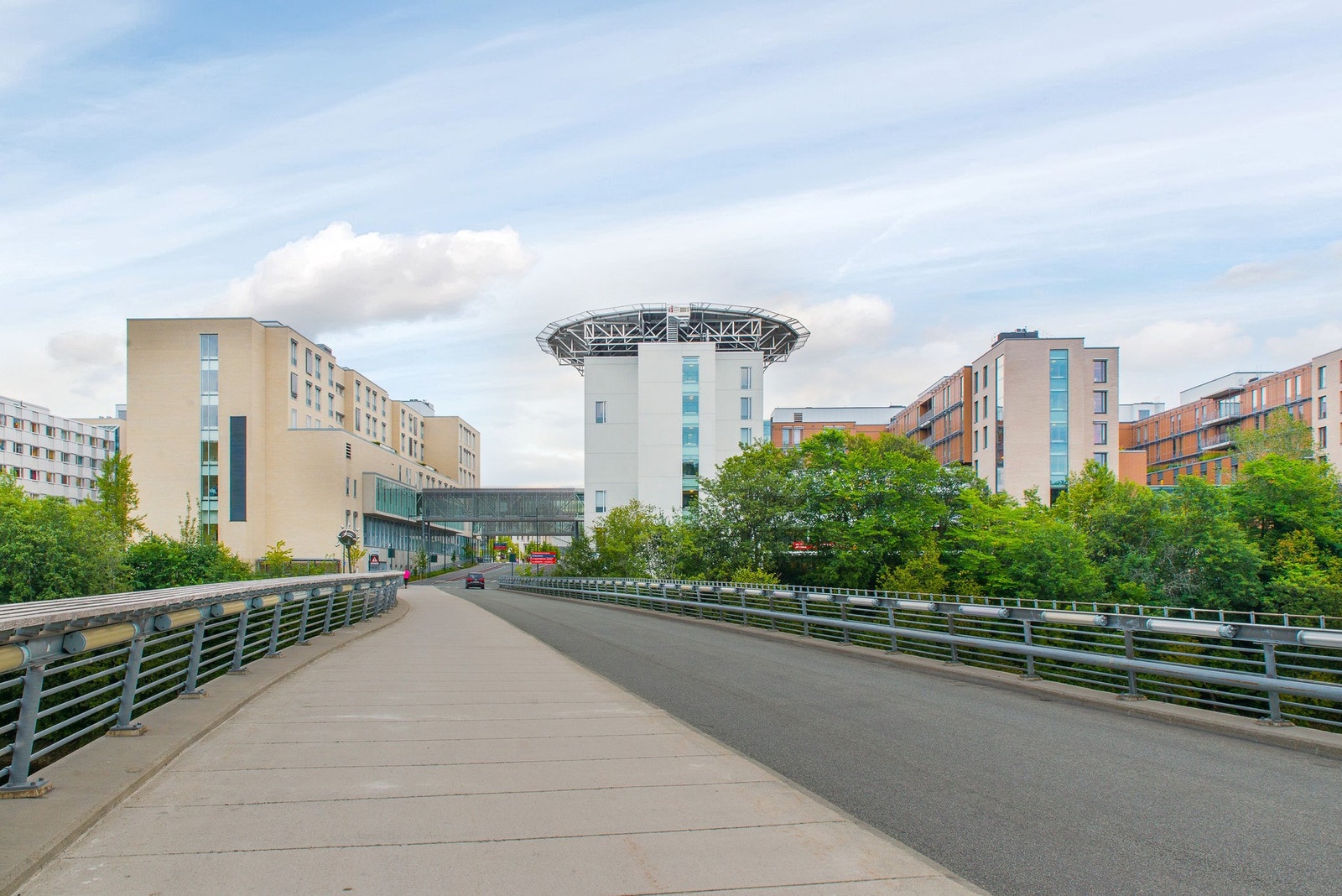 St. Olavs Hospital ligger bare et par steinkast fra leiligheten... Galleribilde
