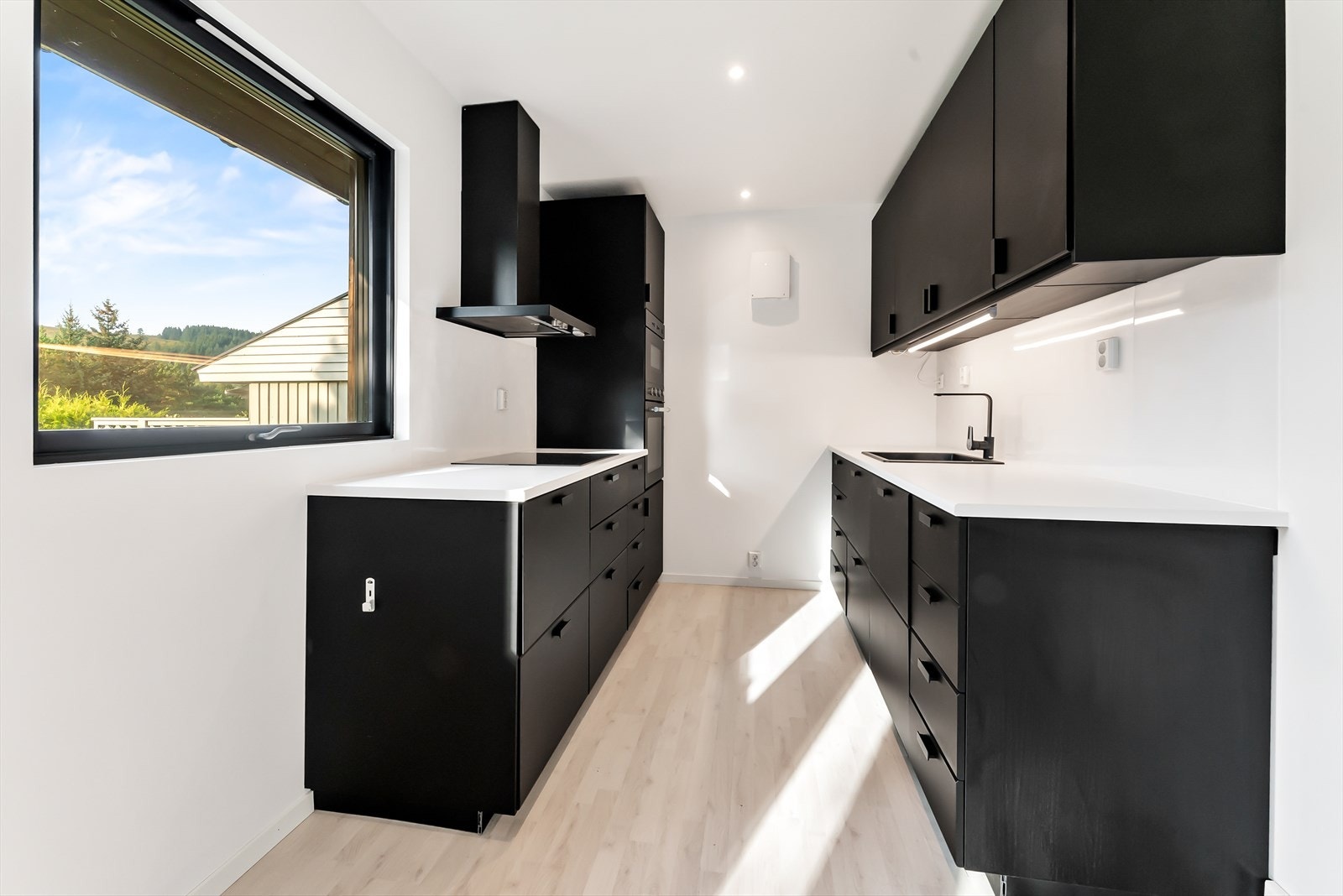 Moderne kjøkkeninnreiing Galleribilde