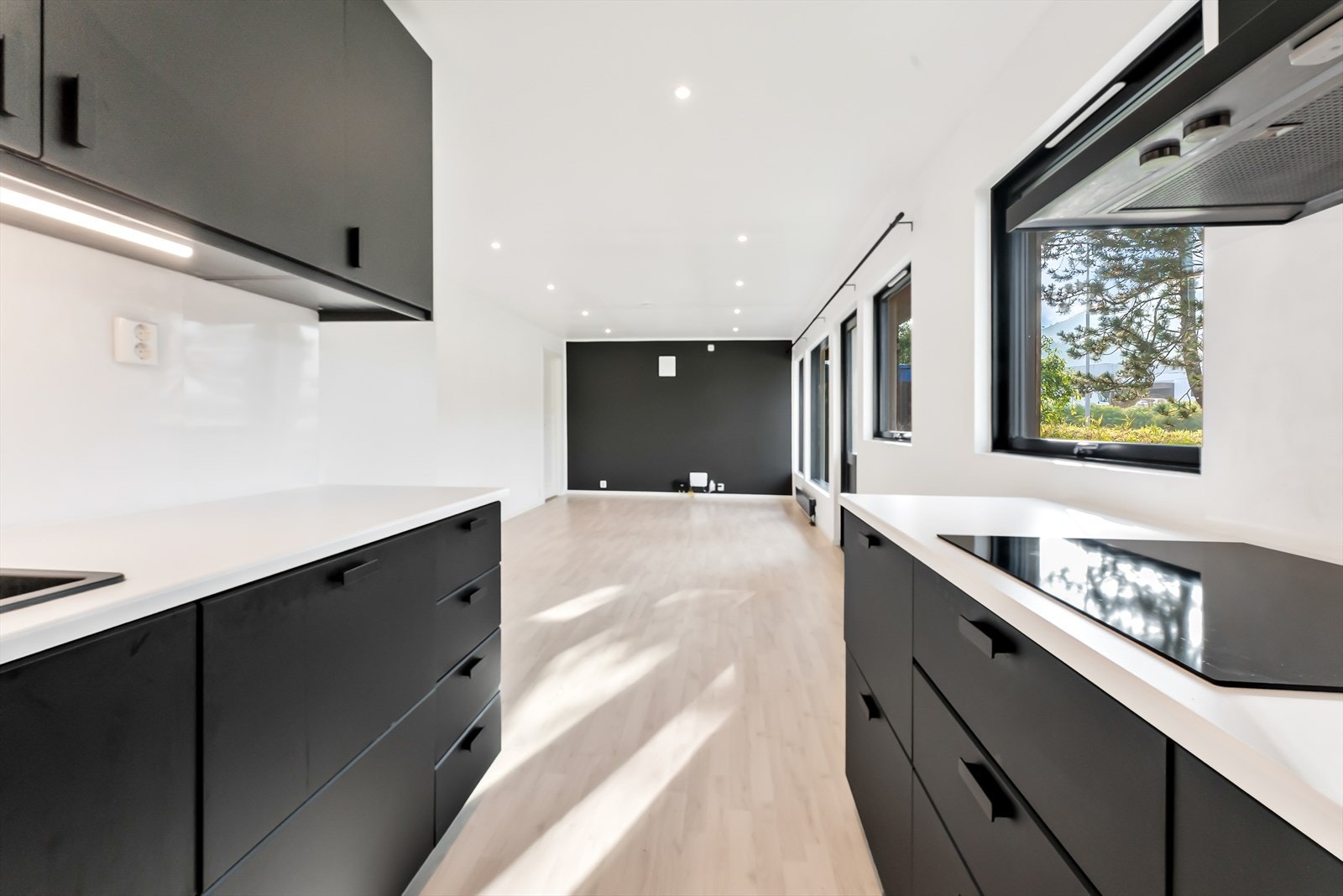 Kjøkken mot stue Galleribilde