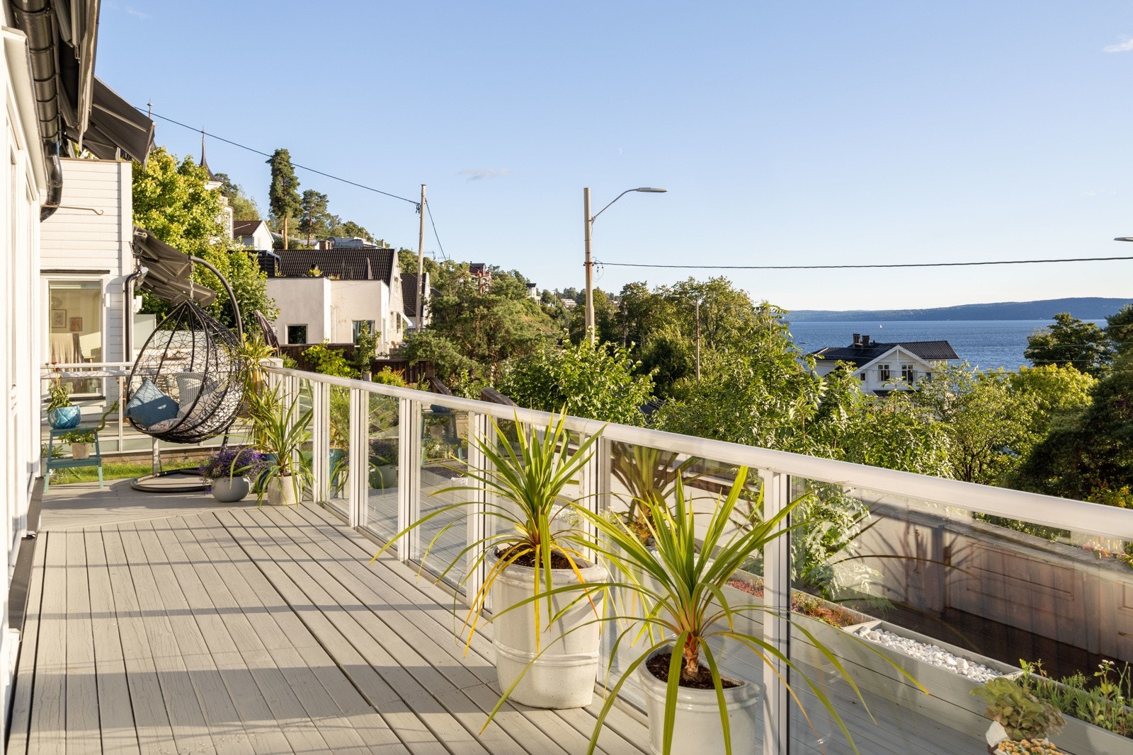 Leiligheten har totalt 32 kvm terrasse med adkomst fra stuen. Galleribilde