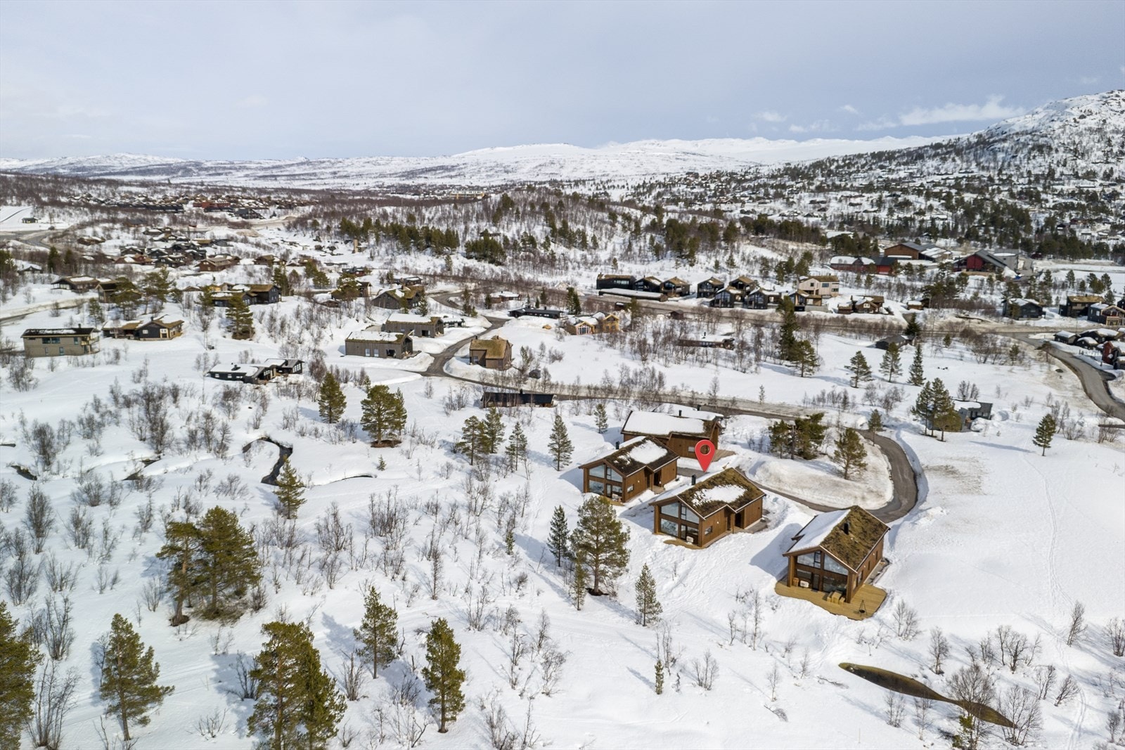 Her ligger du med alt innen for behagelig rekkevidde, sentum med butikker, skitrekk, lysløyper, badeland m.m Galleribilde