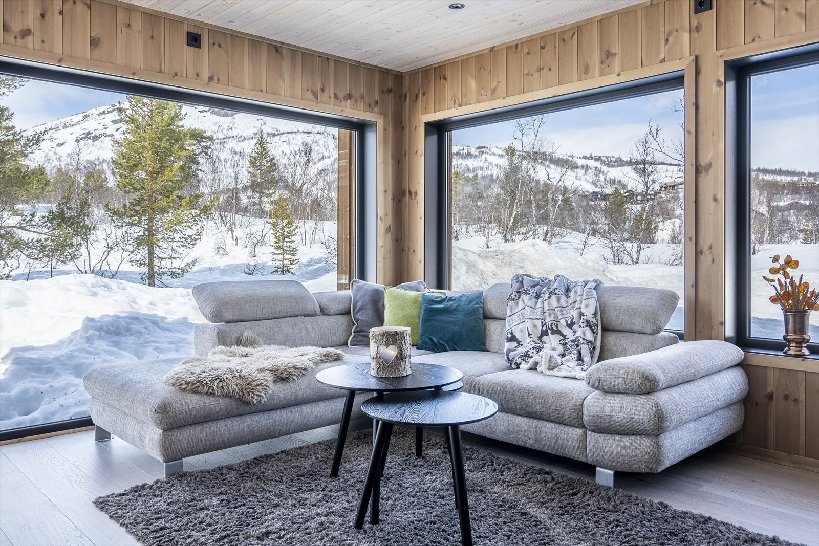 Flott utsikt mot skistrekket og fjellområdene rundt Galleribilde