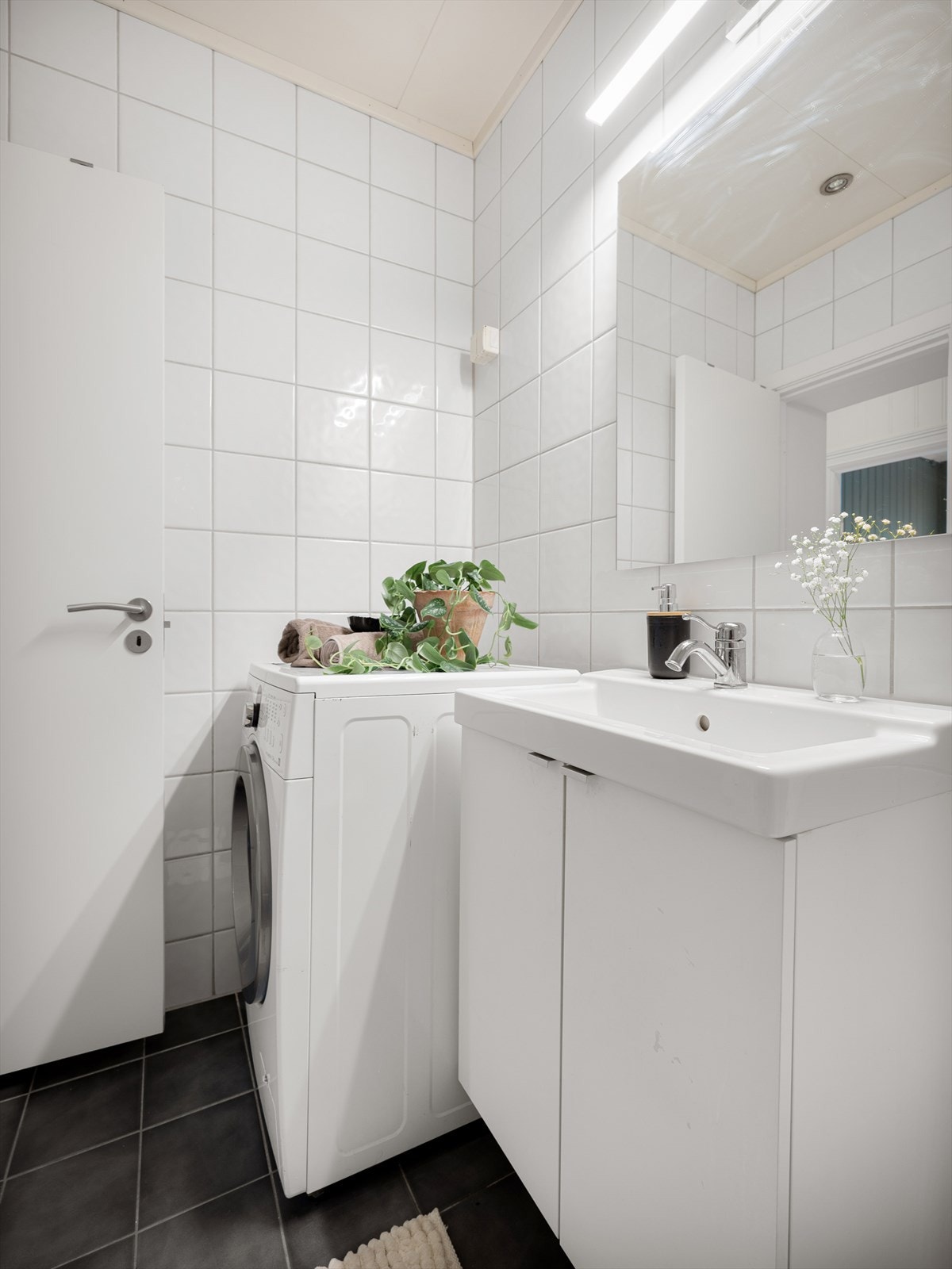 - Bad og soilrør ble rehabilitert i 2006 i regi av boretslaget. Ny dør i 2024 - Galleribilde