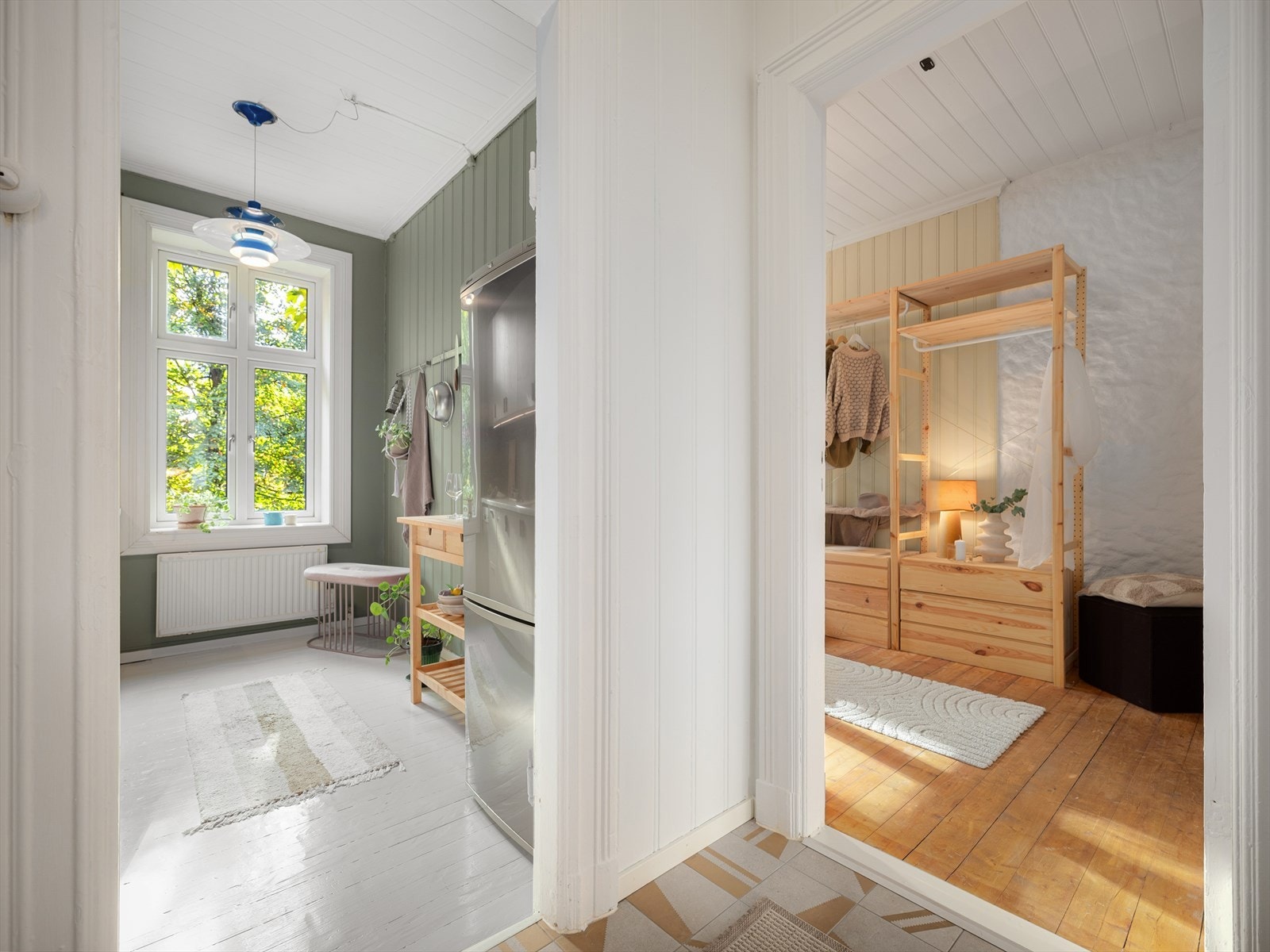 - Designede fliser fra Spania i gull og grå, lagt i 2021 - Galleribilde