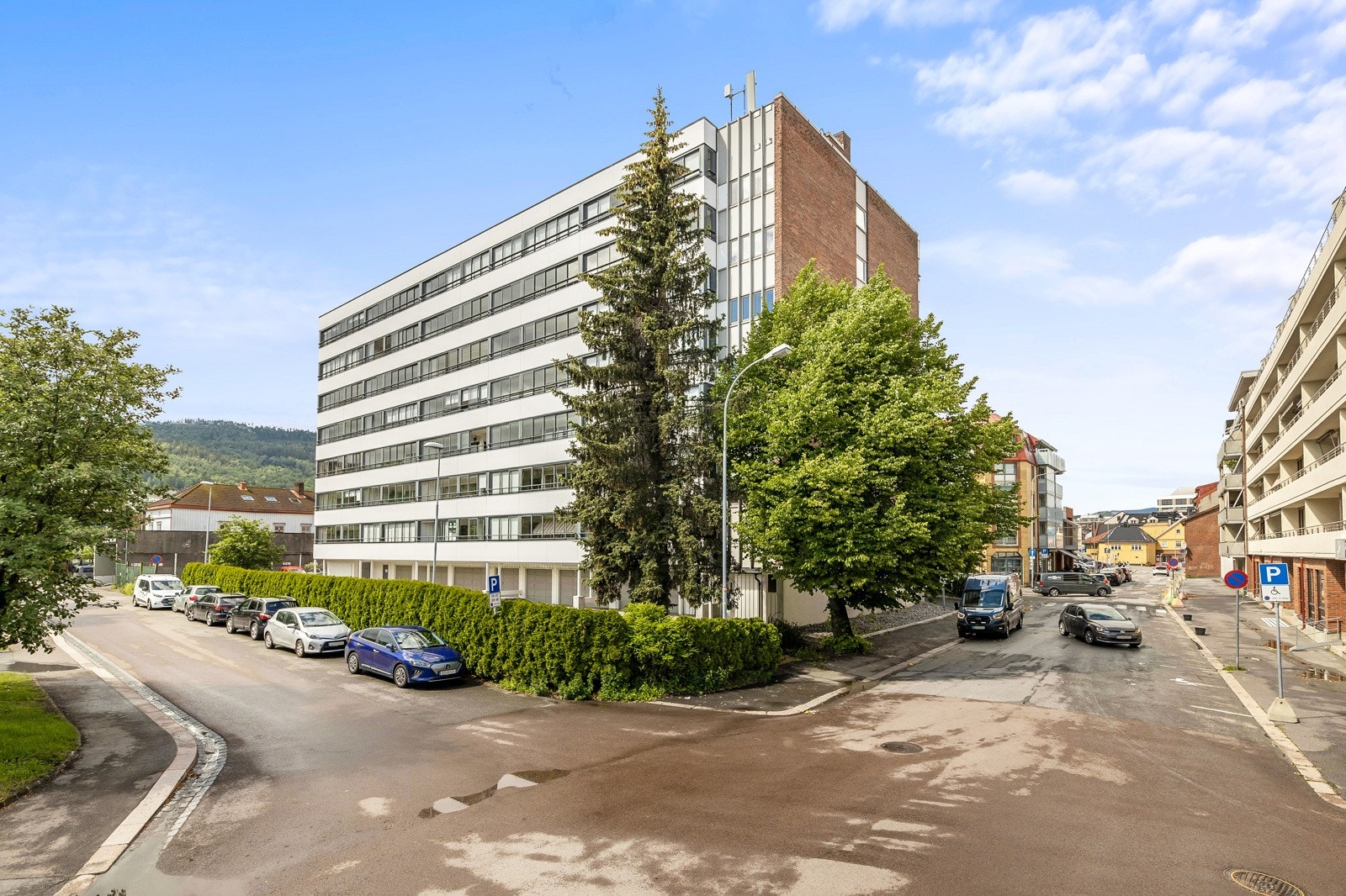 Leiligheten ligger sentralt i Strømsø med kort gåavstand til butikker, spisesteder, treningssenter, skoler og togstasjon. Galleribilde