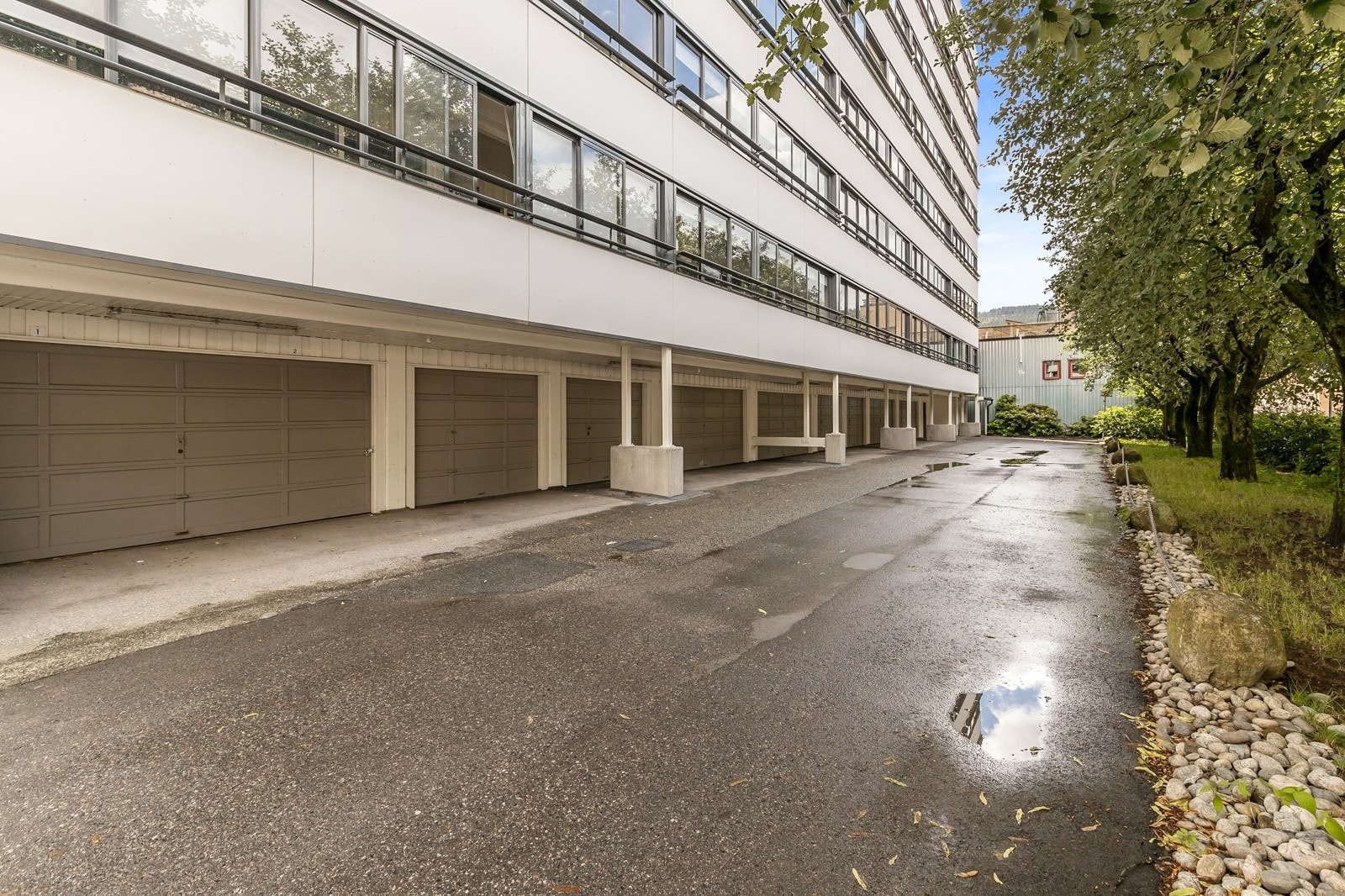 Det er mulighet for leie av garasjeplass. Det er ingen forkjøpsrett eller dokumentavgift. Galleribilde