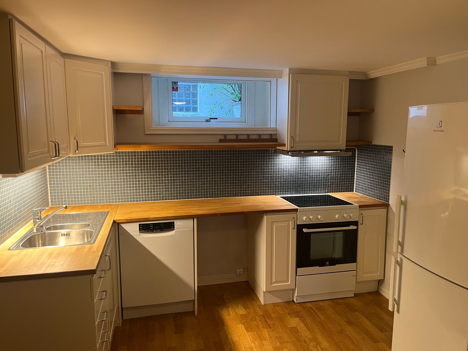 Alle hvitevarer følger med på kjøkken Galleribilde