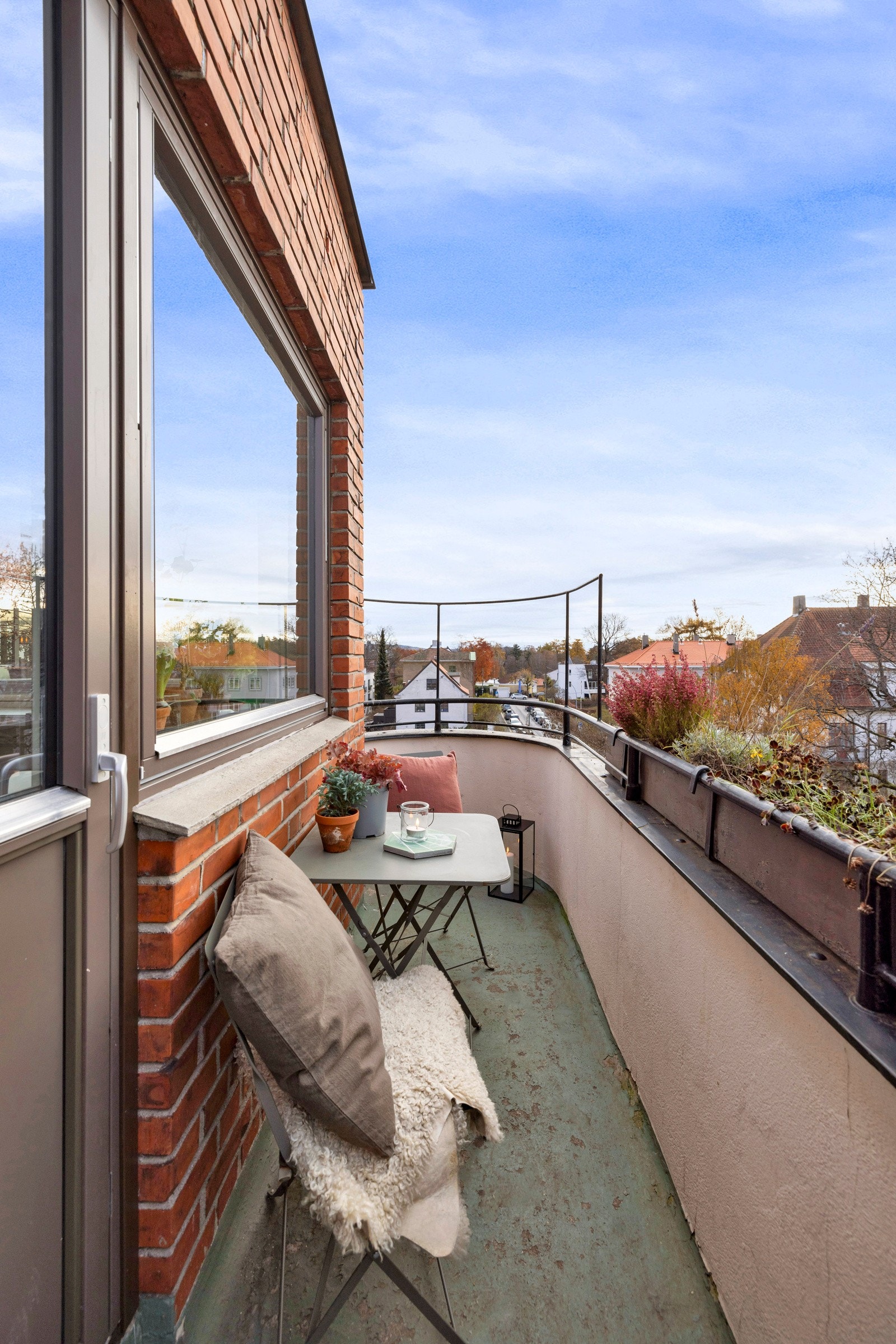 Balkongen har buet kant, et stilig designelement som var typisk for funkisstilen i mellomkrigstiden. Galleribilde