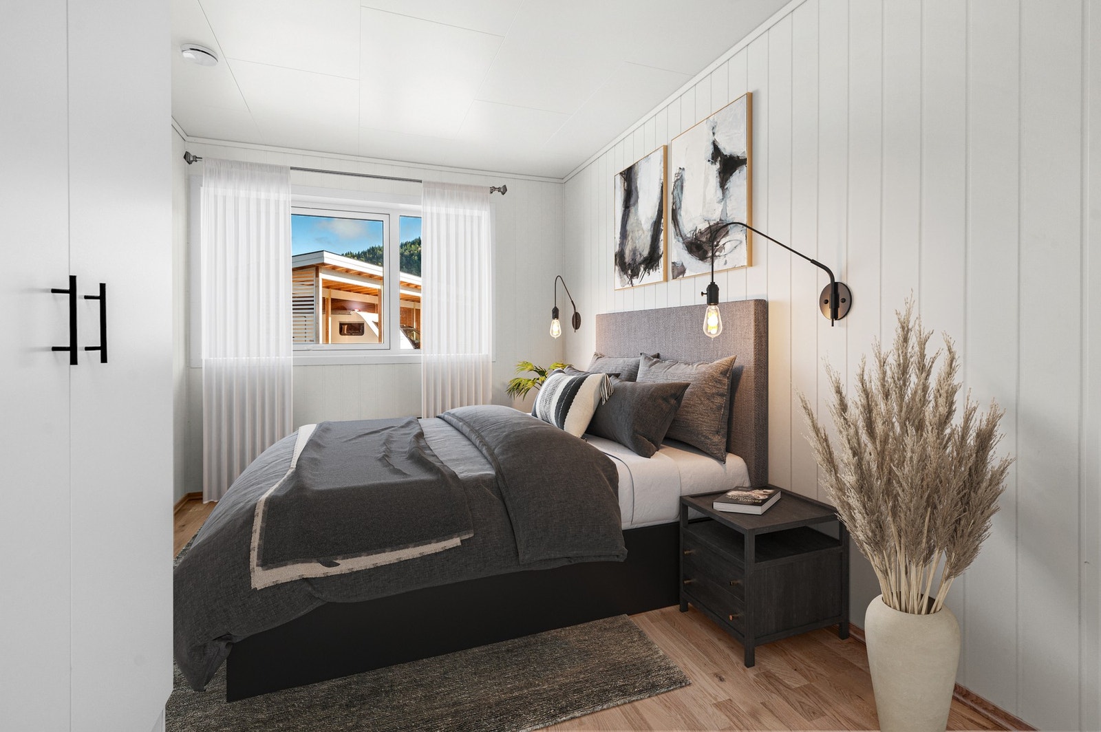 Gjesterom på ca. 6,5 kvm. Garderobeskap medfølger. Galleribilde