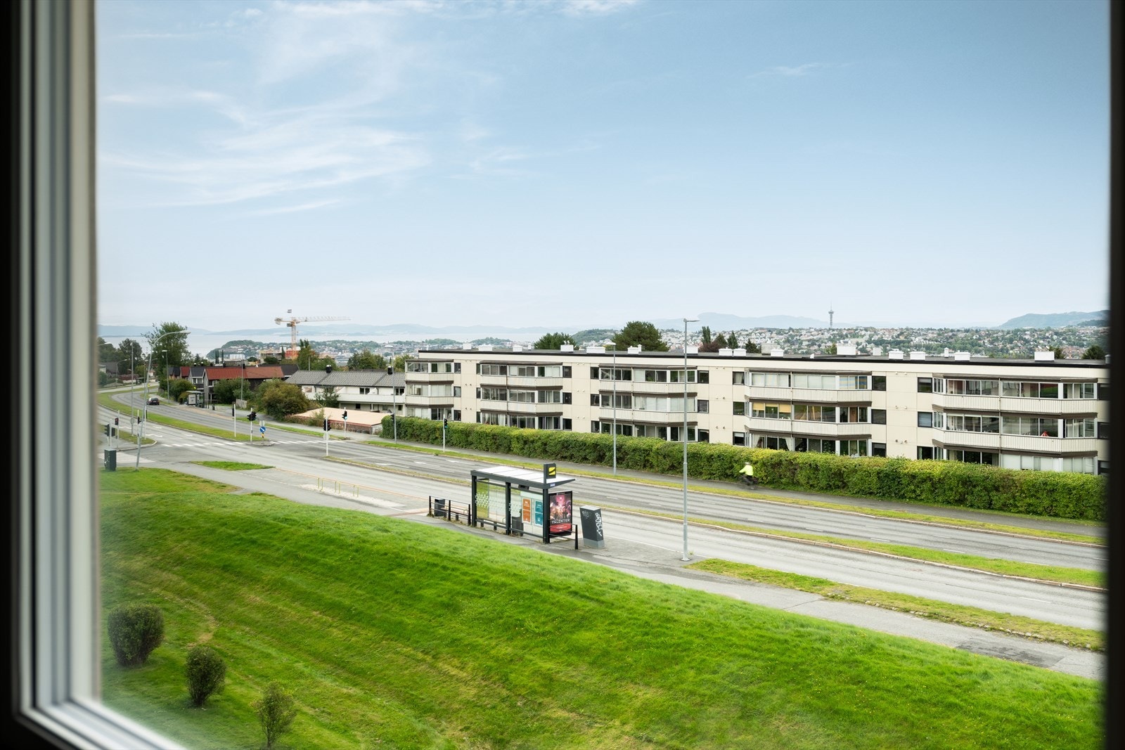 Nærmeste busstopp ligger like utenfor leiligheten. Galleribilde