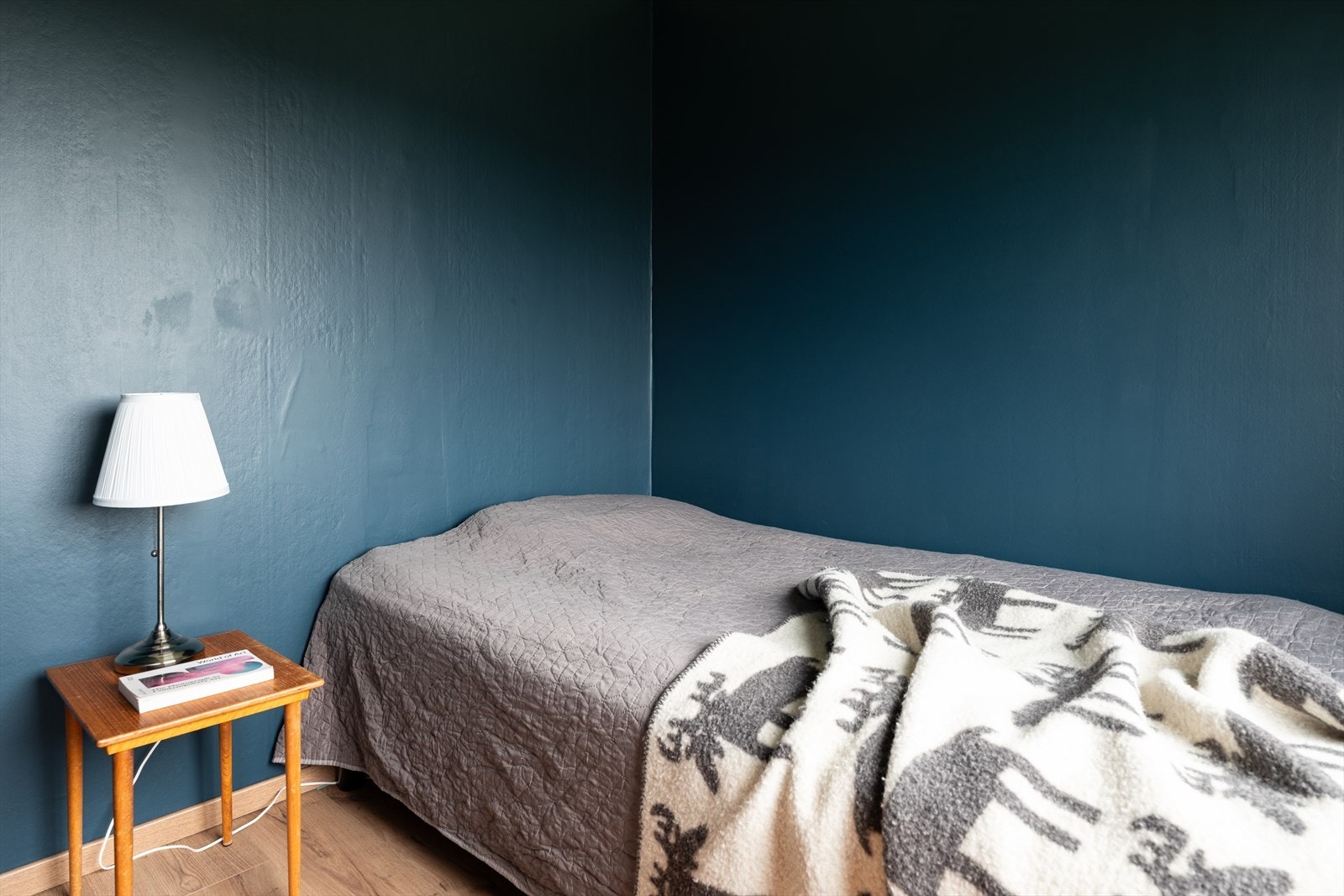 Opprinnelig sovealkove hvor det i senere tid har blitt satt opp vegg og dør. Rommet blir idag benyttet som soverom og er ca. 4,9 kvm. Galleribilde