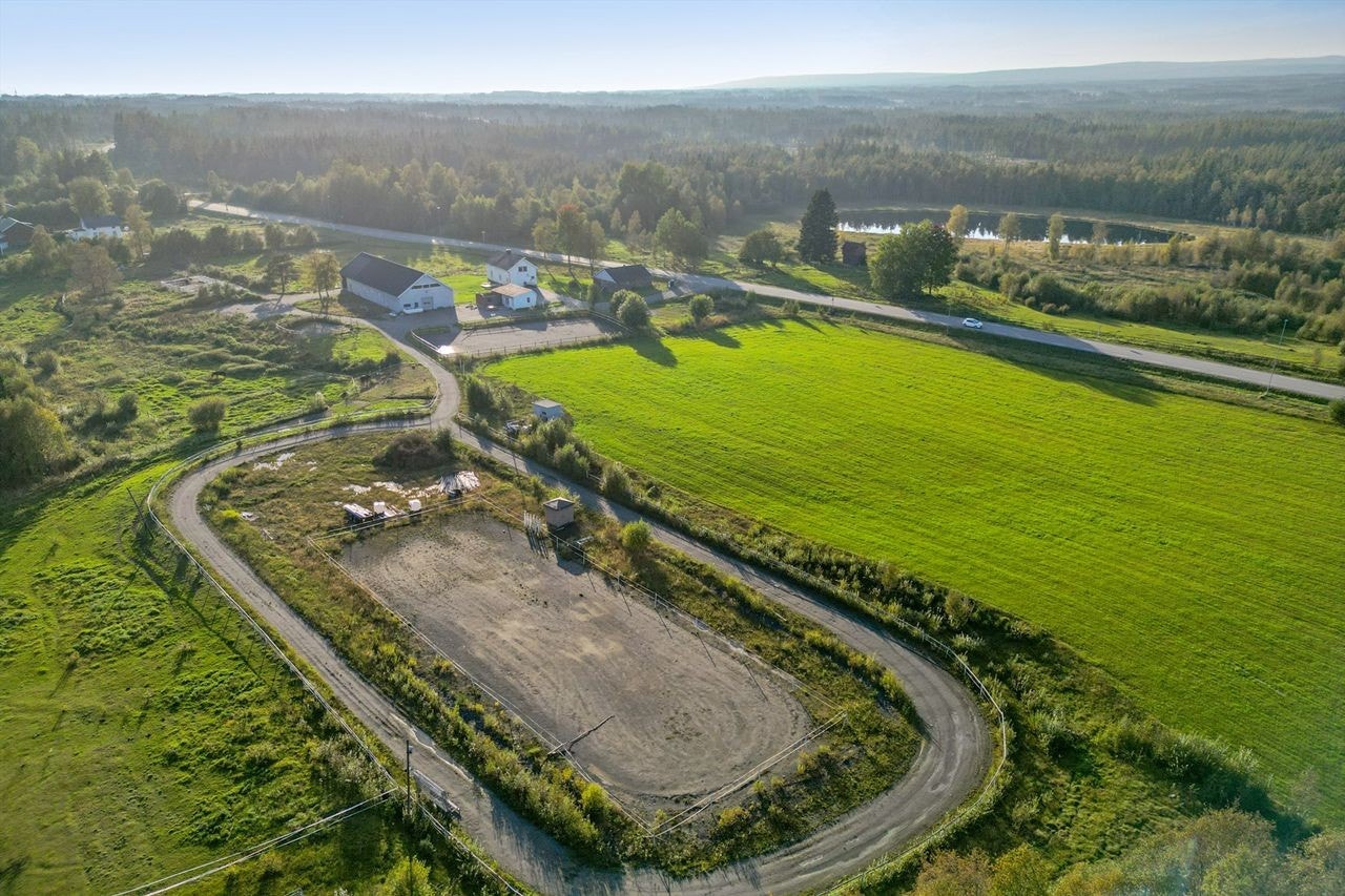 Ovalbane 250 meter rundt ridebane på 20x60 meter Galleribilde