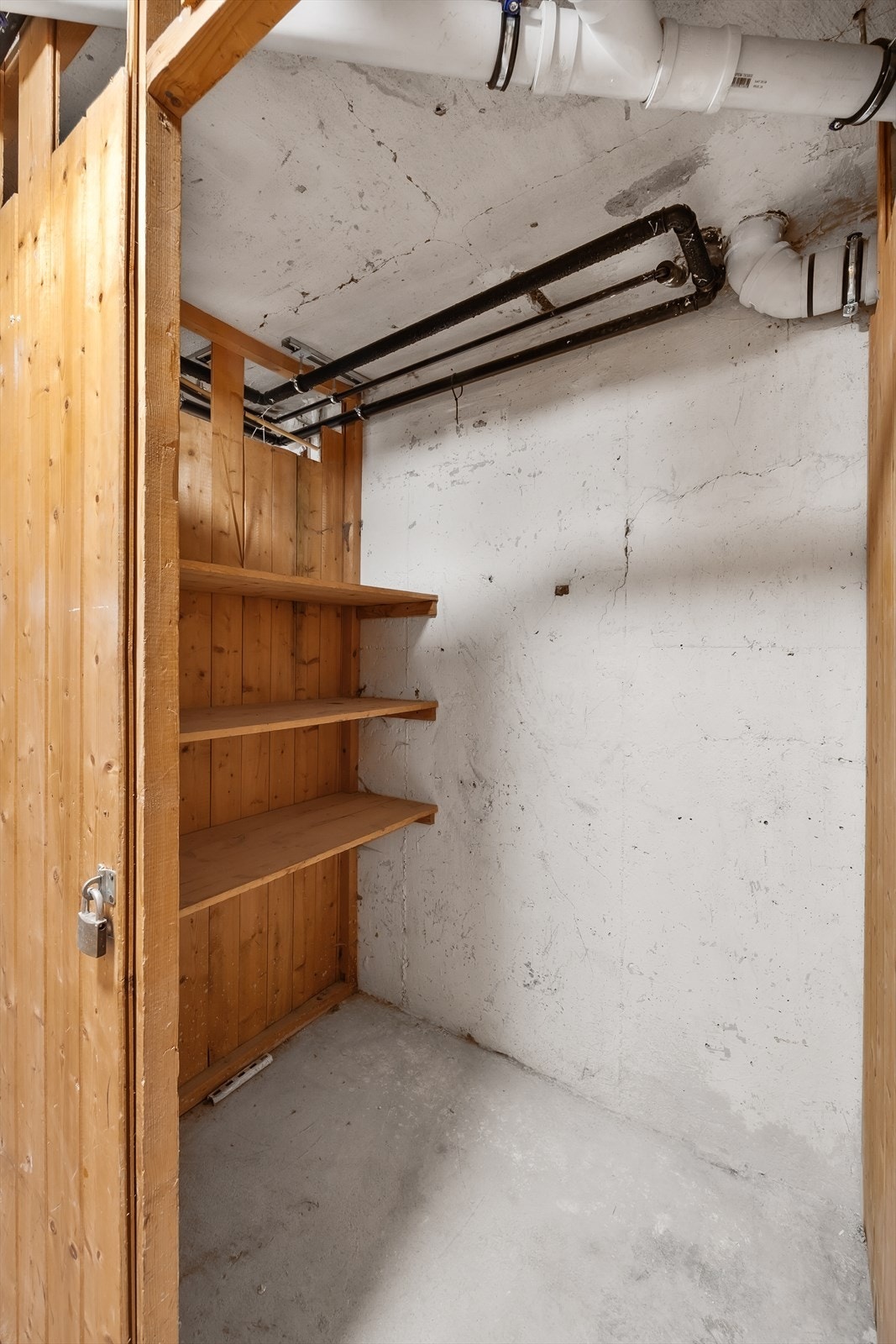 Leiligheten disponerer både en bod på samme etasjeplan og en kjellerbod Galleribilde