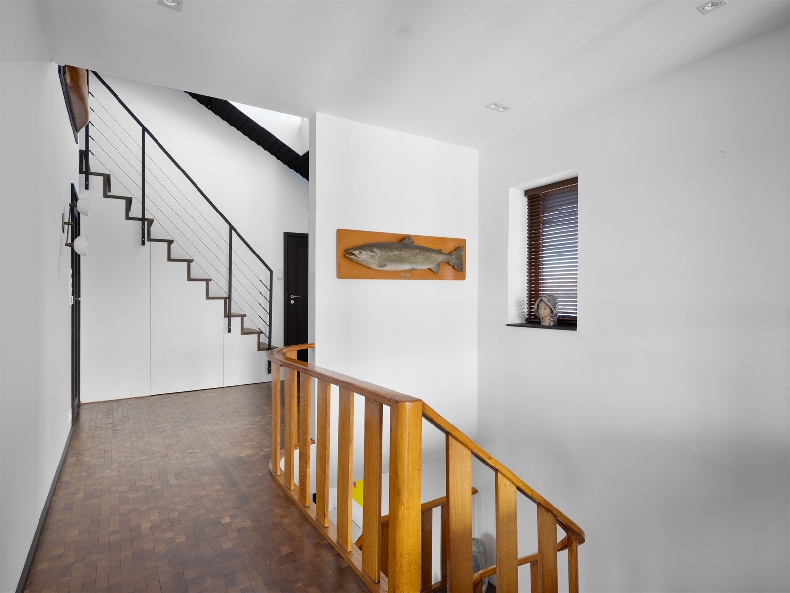 Hall med pene kontraster og herlige lysforhold. Galleribilde