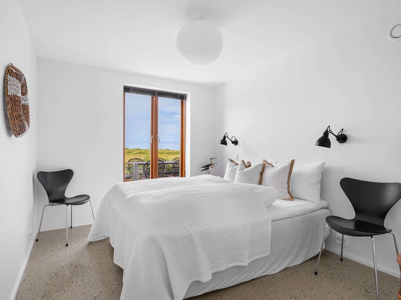 Romslig soverom med nydelig utsikt. Galleribilde