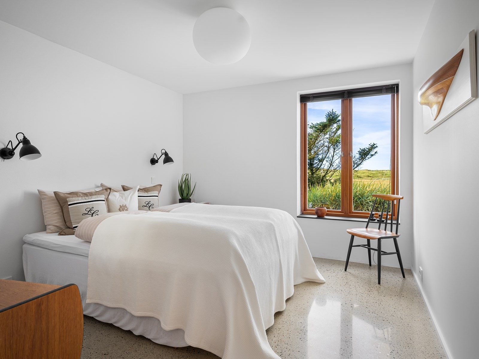 Romslig soverom med nydelig utsikt. Galleribilde