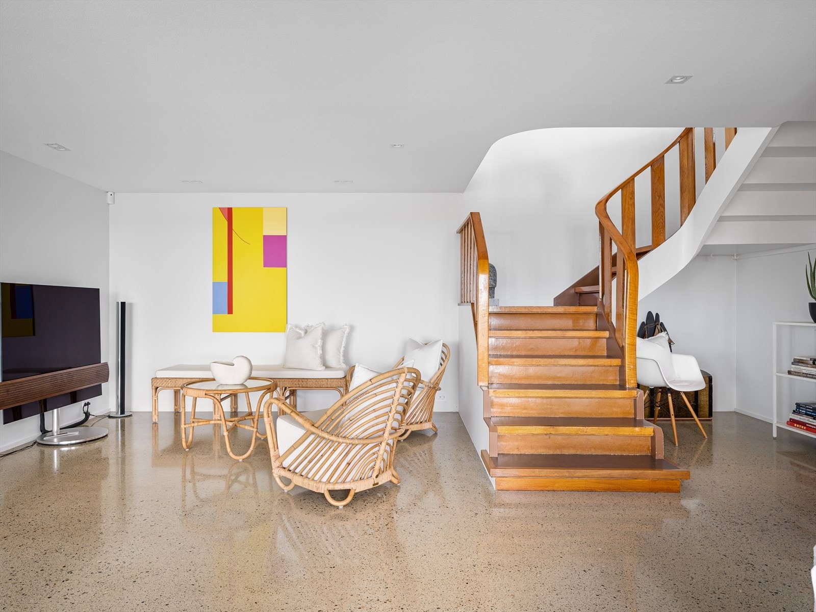 Forstue med slipt betong og vannbåren varme. Galleribilde