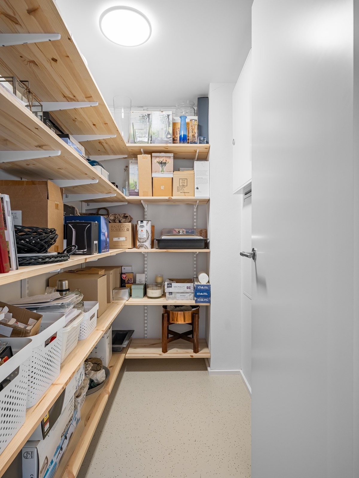 Utstyrsbod i soveromsfløy. Galleribilde