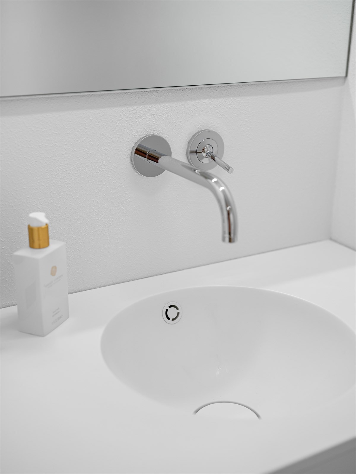 Hel corian servantbenk. Galleribilde