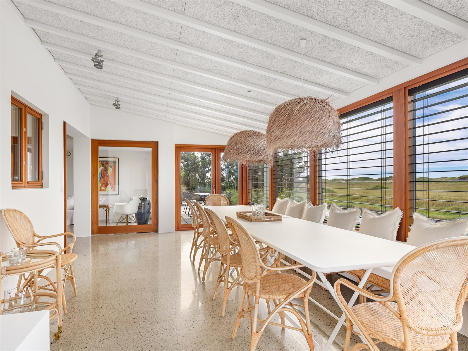 Akustikkdemping gjør det behagelig å ha mange samlet i sosialt lag. Galleribilde