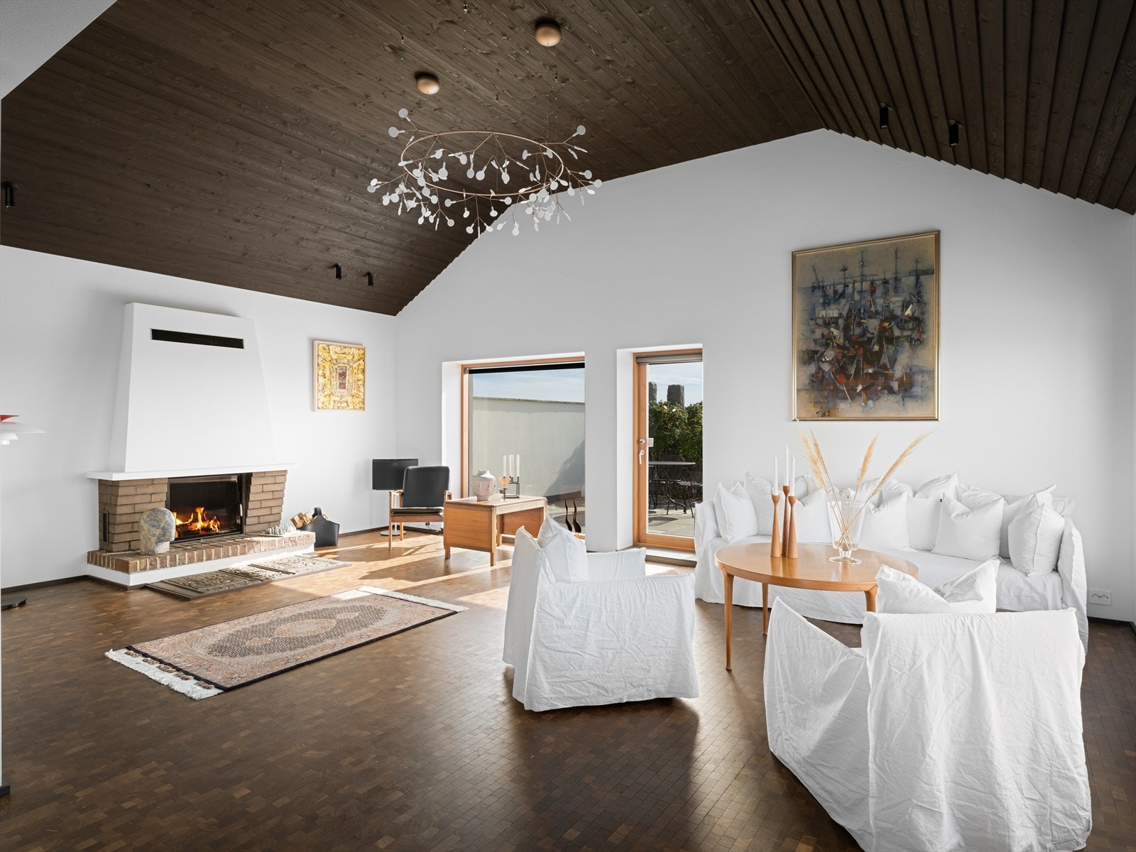 Herlig takhøyde og gjennomgående naturlig lys. Galleribilde