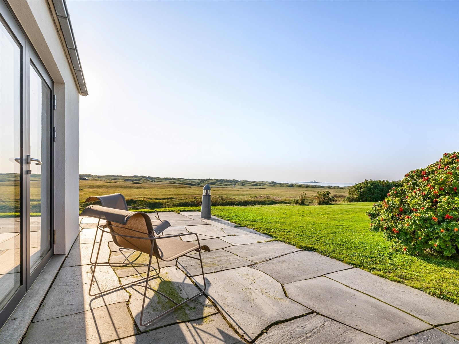 Egen skiferterrasse, tilbaketrukket fra hovedboligen. Galleribilde