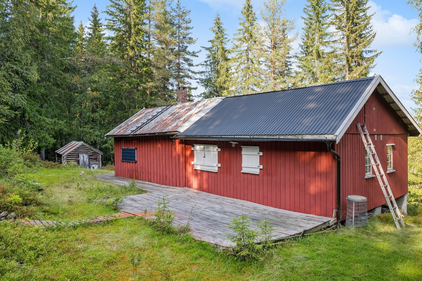 Det er stille og fredelige omgivelser, omgitt av flott naturterreng. Galleribilde