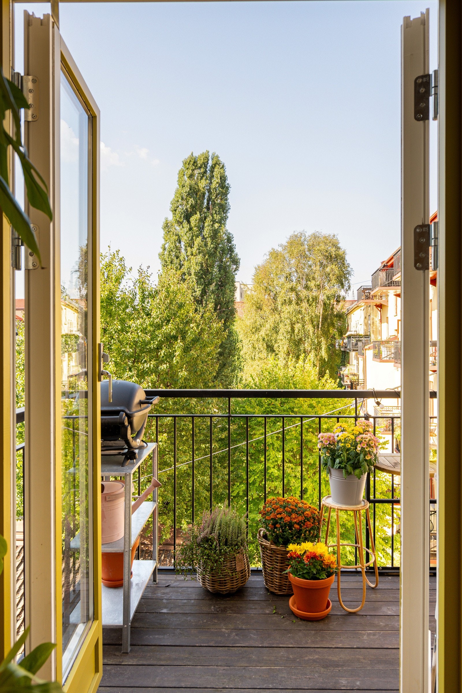 Fra kjøkkenet har du har gjennom dobbeldør utgang til en vestvendt balkong, Galleribilde