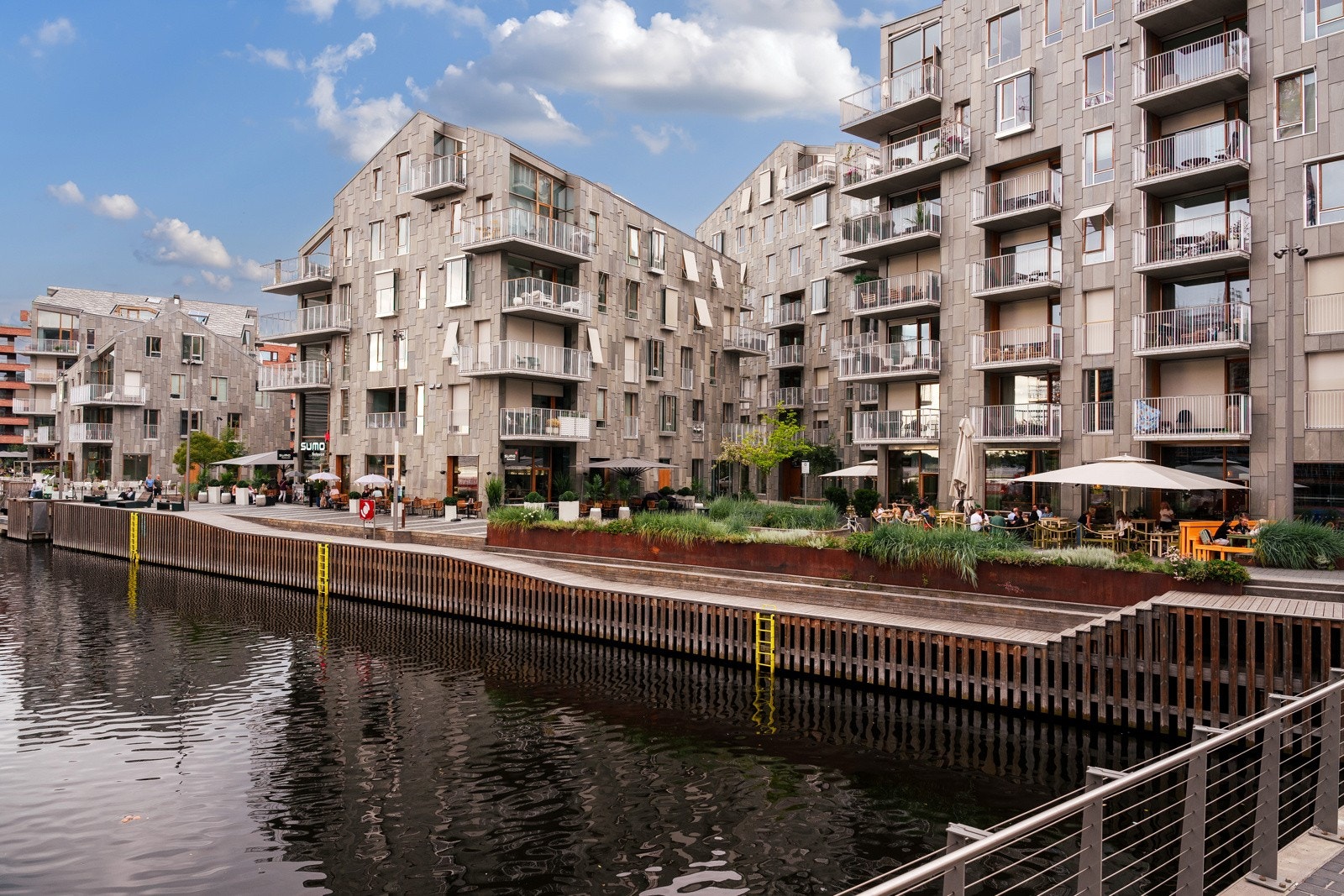 Nærområde - En kort spasertur unna boligen ligger Bjørvika med "hotspoten" Vannkunsten Galleribilde