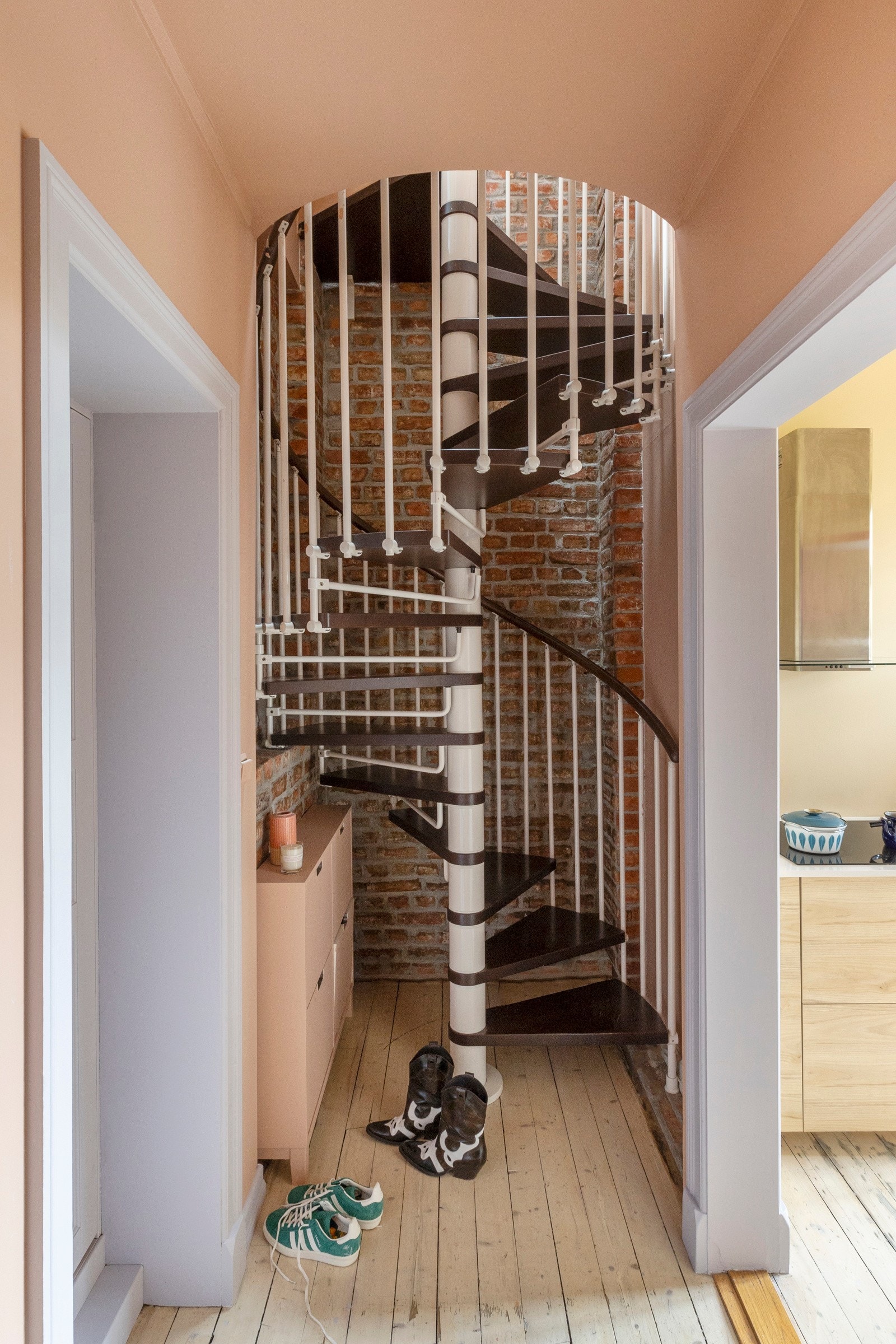 Kul spiraltrapp, som tar deg videre opp i loftetasjen! Galleribilde