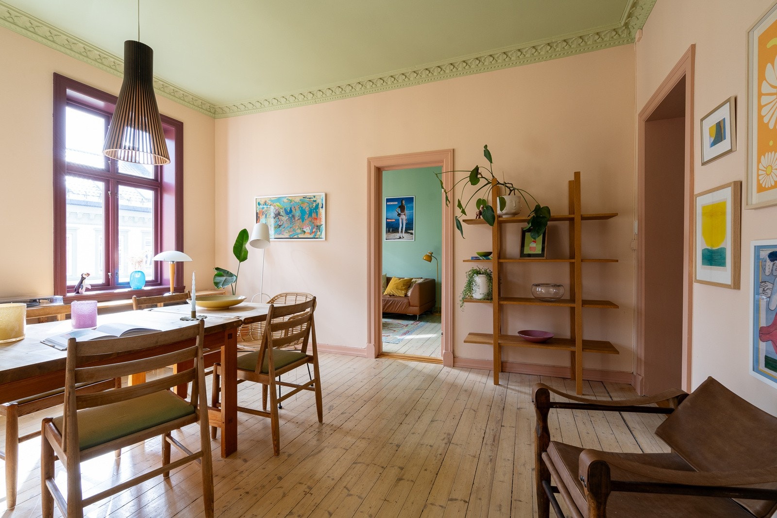 Stuen er malt med maling fra Pure & Original. Galleribilde