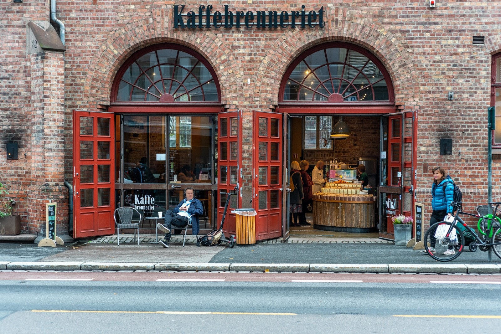 Nærområde - Kaffebrenneriet i den gamle brannstasjonen på Grønland Galleribilde