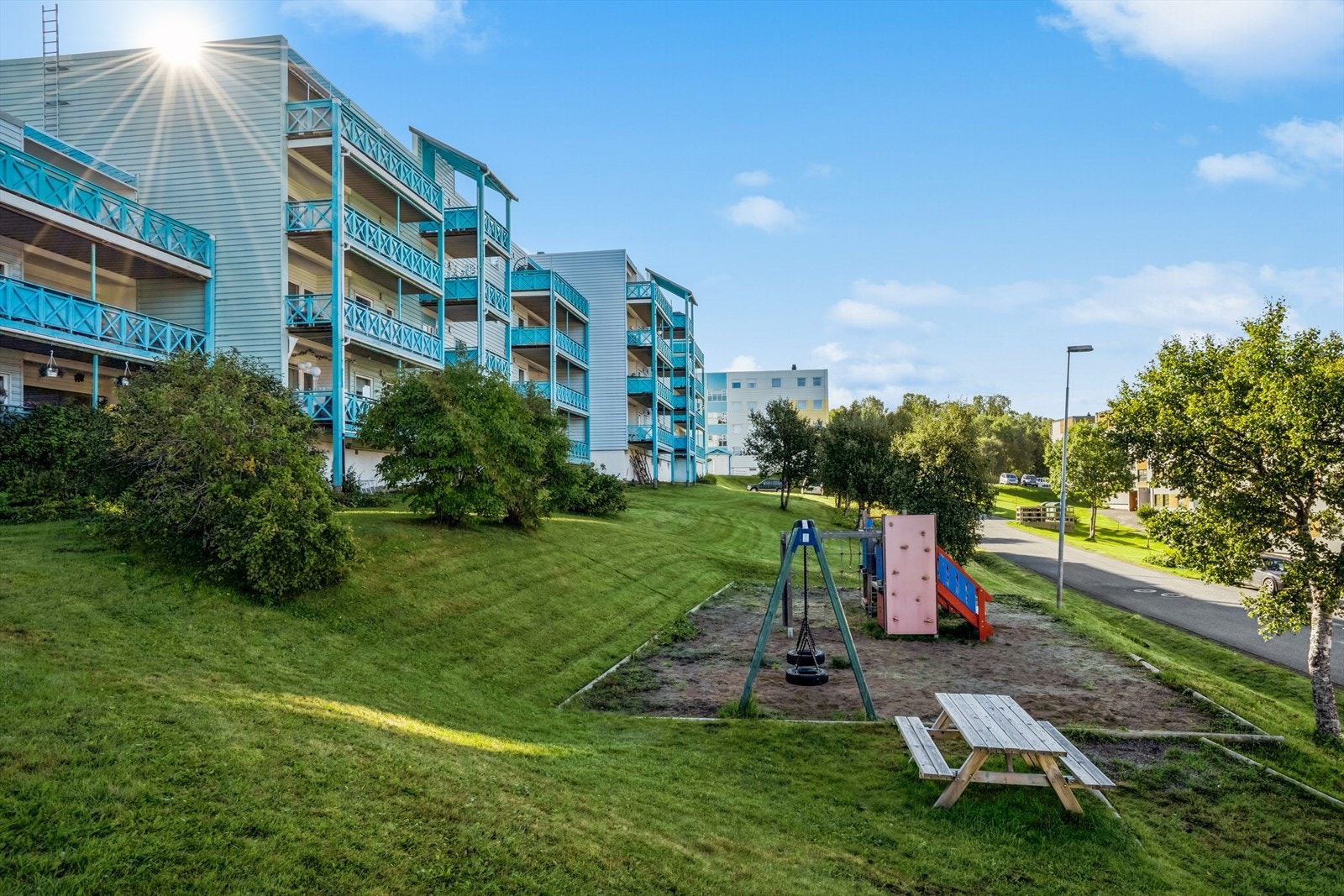 Lekeområde for de minste utenfor blokken. Galleribilde