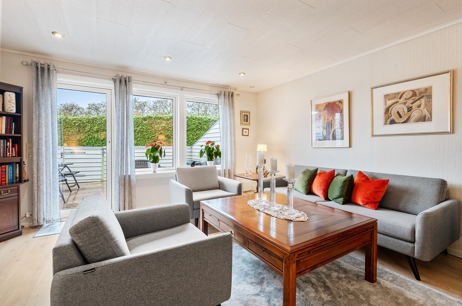 1. etg: Stue (utbygd del) Galleribilde