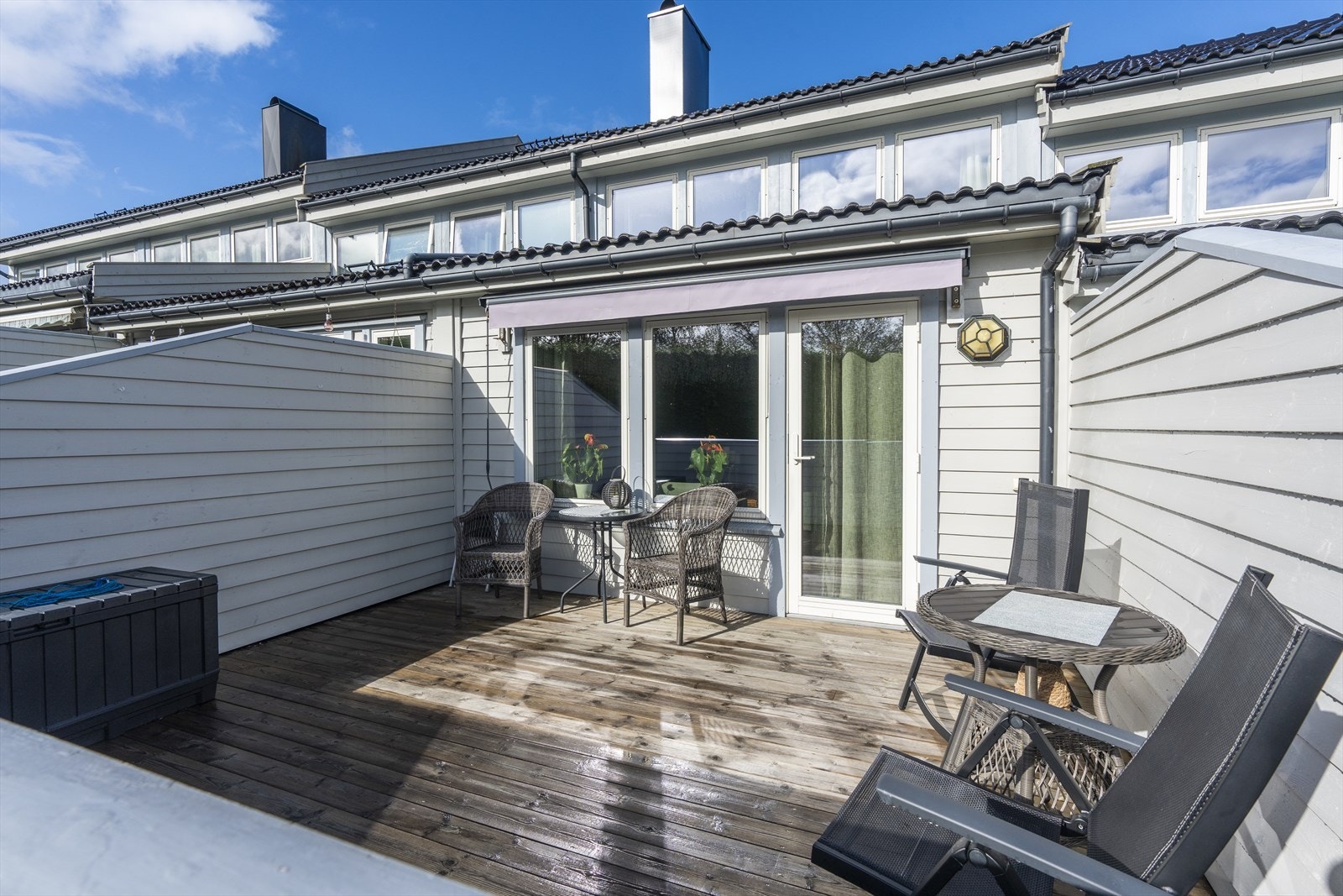 Solvendt og romslig terrasse Galleribilde