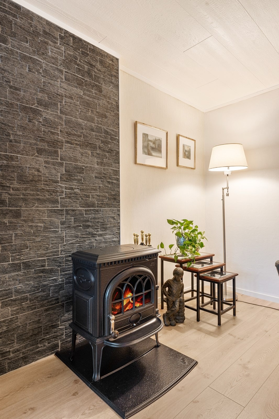 1. etg: Ildsted i stue Galleribilde