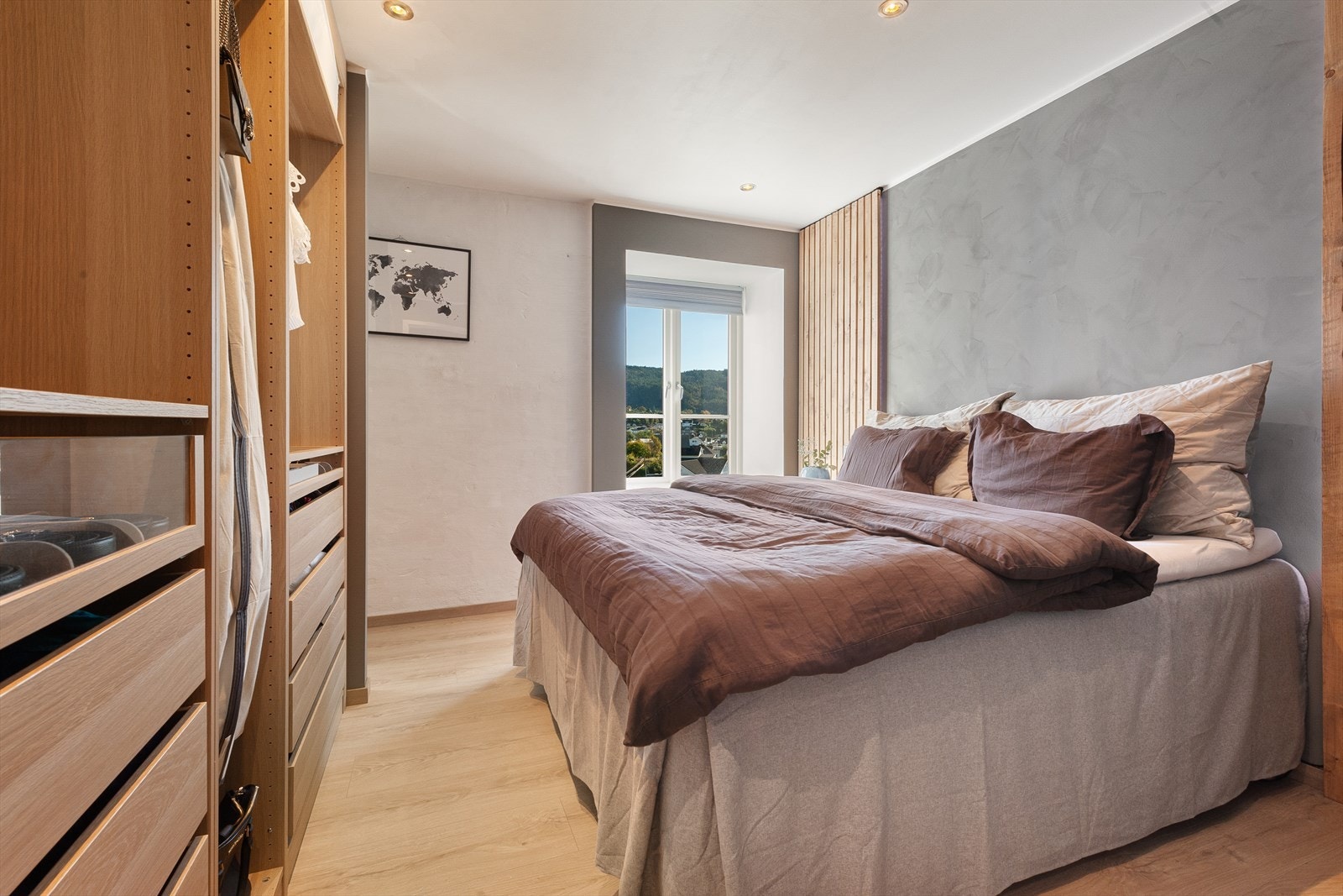 Hovedsoverom med garderobe Galleribilde