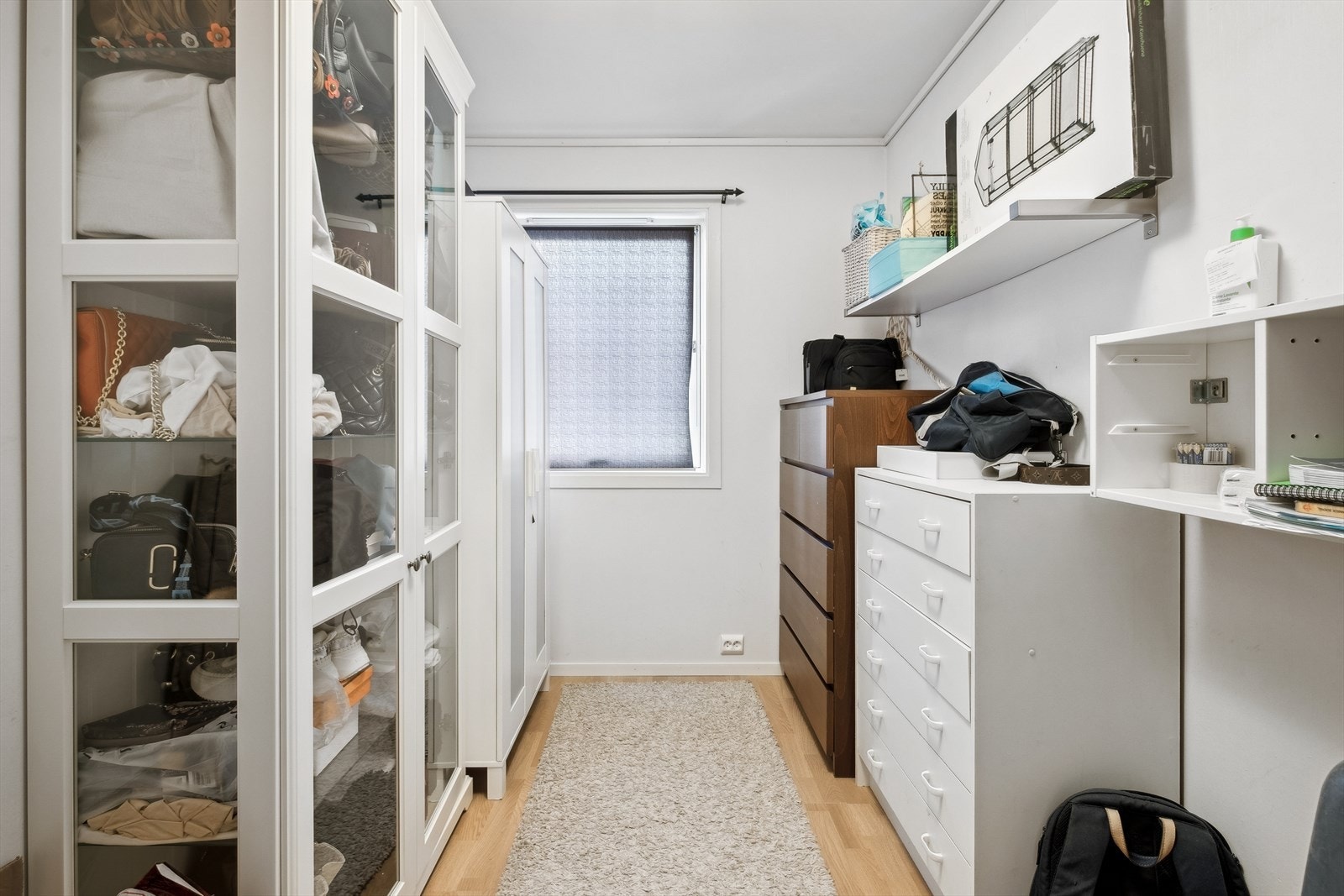 Soverom 2 er innredet og brukt som bod. Galleribilde