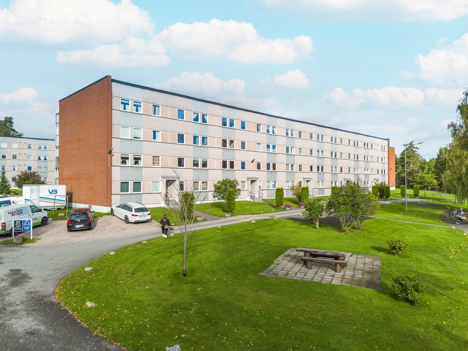 Øvre Maihaugen ligger sentralt til i et veletablert boligområde på Gulset i Skien. Området er barnevennlig og nærområdet har et stort nettverk av gangveier, med kort gangavstand til barnehager, barneskole og ungdomsskole. Galleribilde