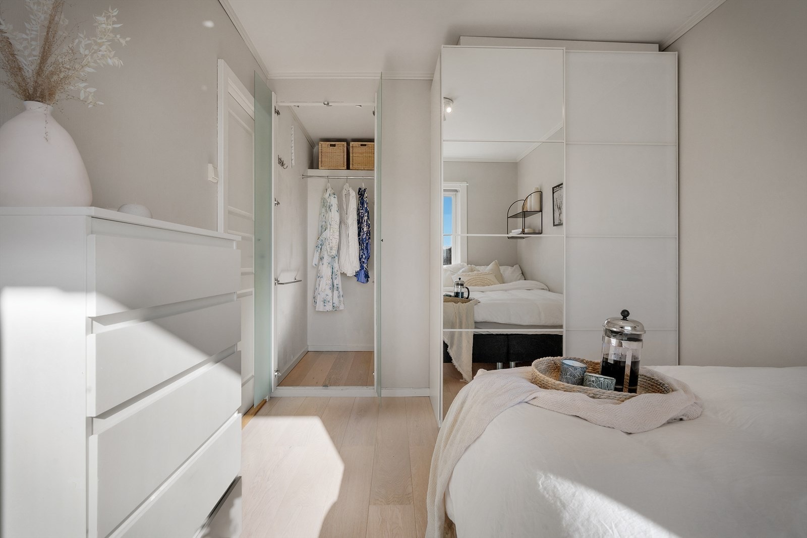 - Soverommet har en tilhørende walk-in garderobe på 1,3 m² - Galleribilde
