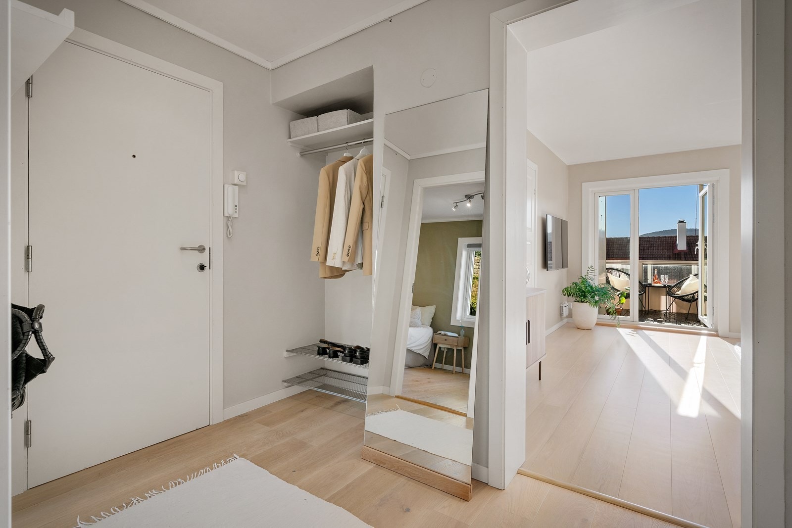 - Velkommen inn i en lys og innbyderne entré på 5 m² - Galleribilde