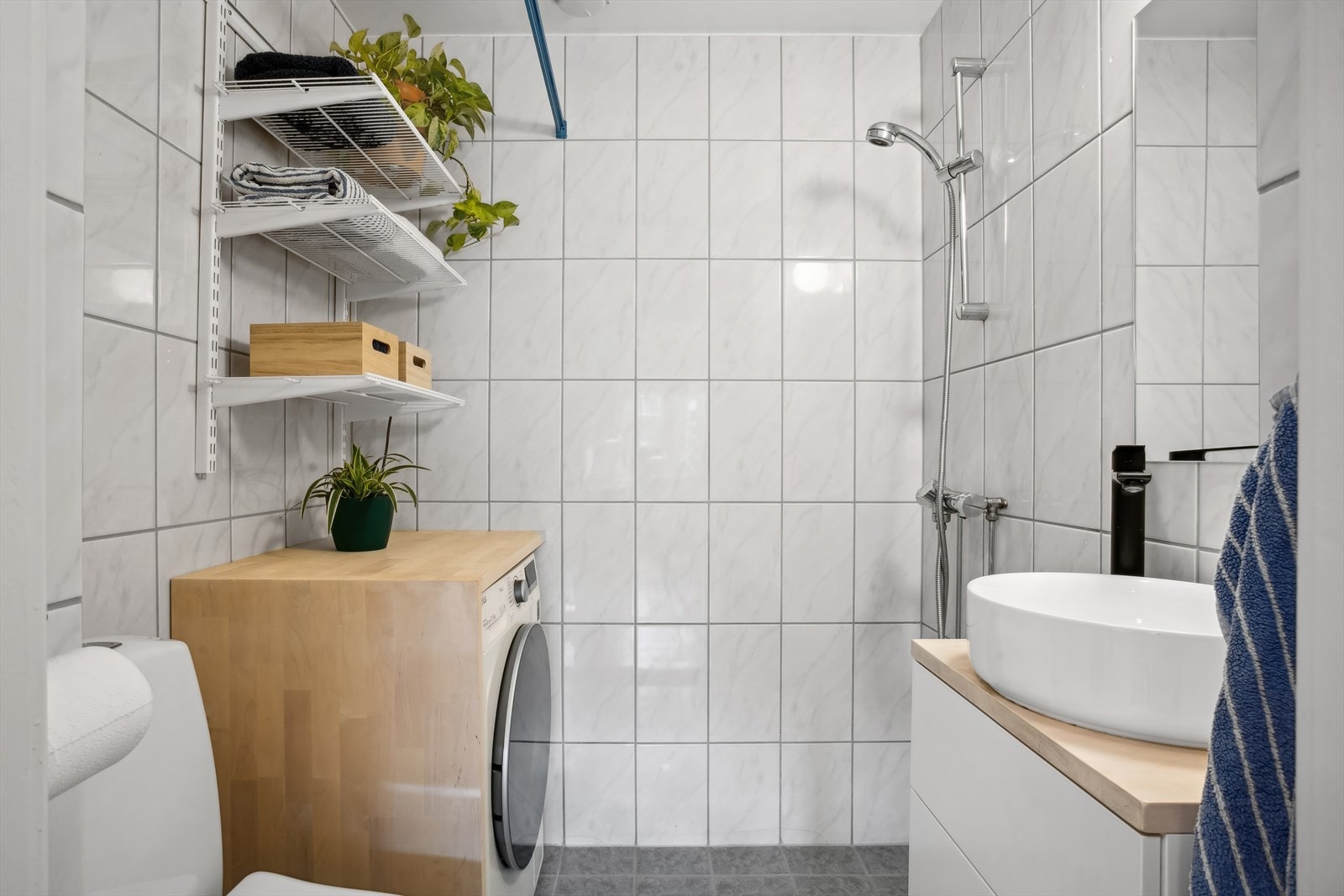Badet ble modernisert i regi av borettslaget i 2001 med fullstendig utskiftning av alle vann- og avløpsrør, membran og sluk. Galleribilde