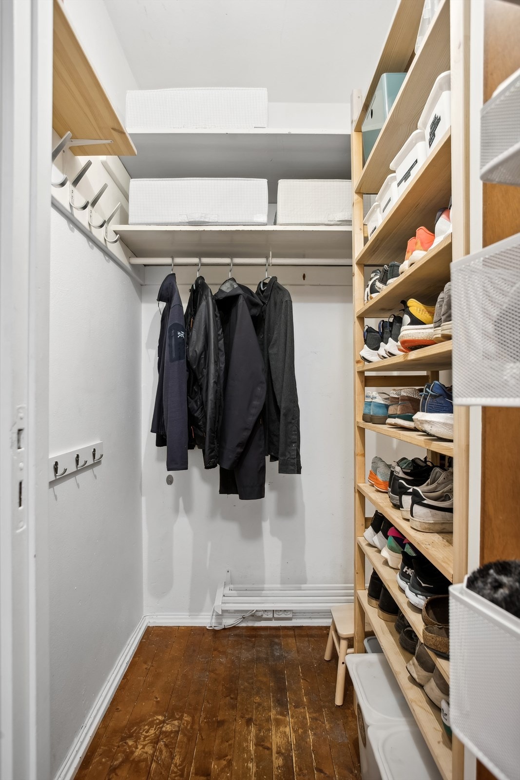 I tilknytning entréen har du også tilgang til en walk-in. Galleribilde