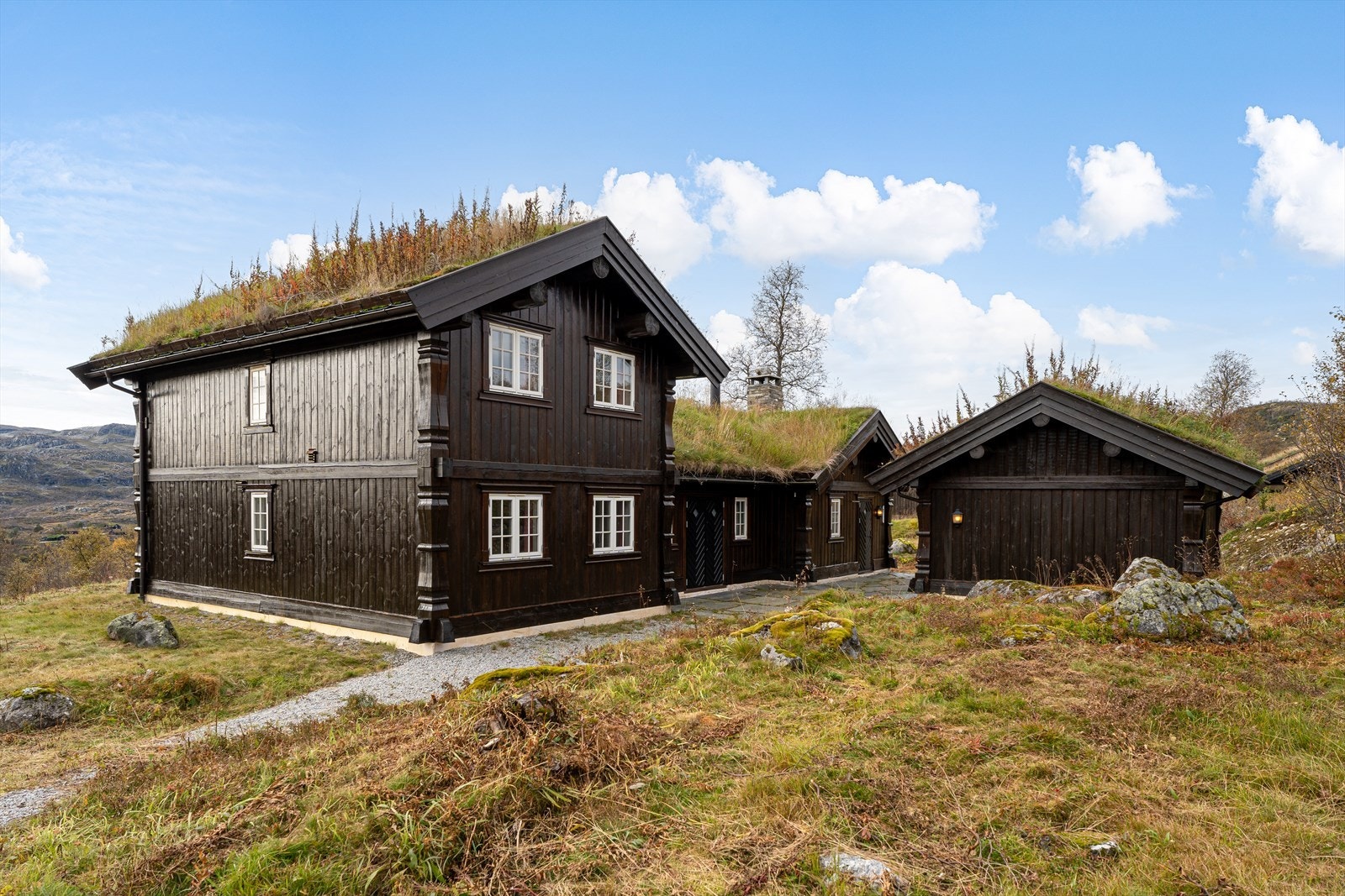 Stor og velholdt hytte med solide dimmensjoner Galleribilde