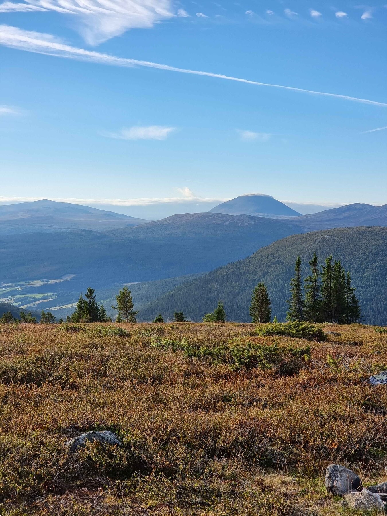 Flott utsikt mot Heidalsmuen og Saukampen. Også flotte turmål sommer som vinter Galleribilde
