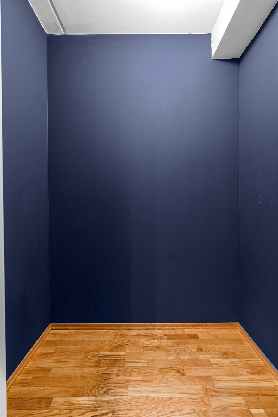 Innvendig bod er målt til ca. 2 kvm. Galleribilde