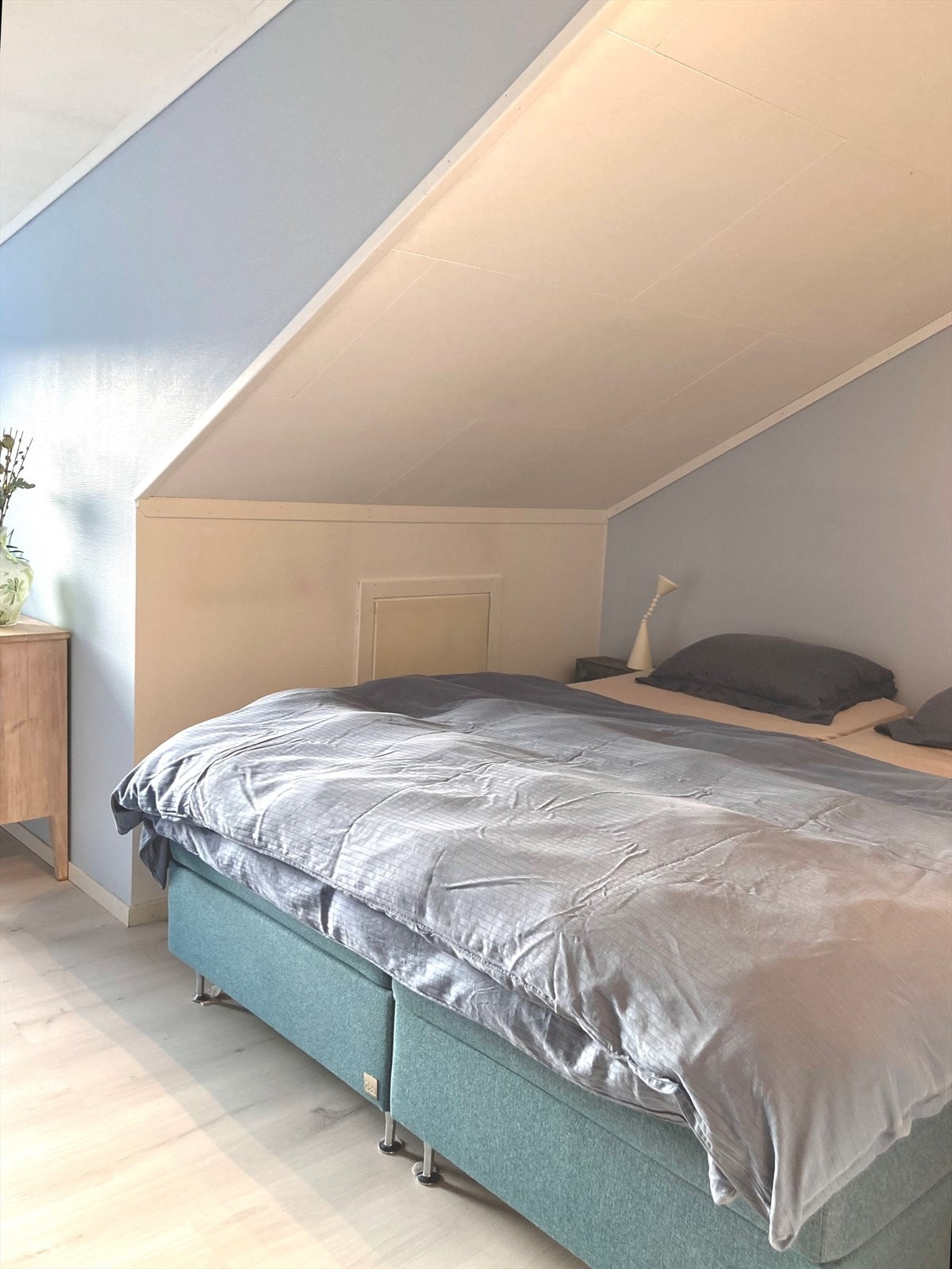 Soverom 1 med god plass til dobbeltseng Galleribilde