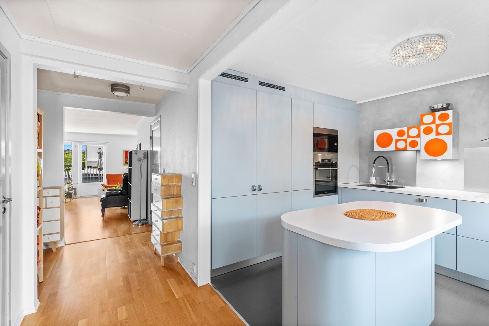 Kjøkken sett fra gang Galleribilde