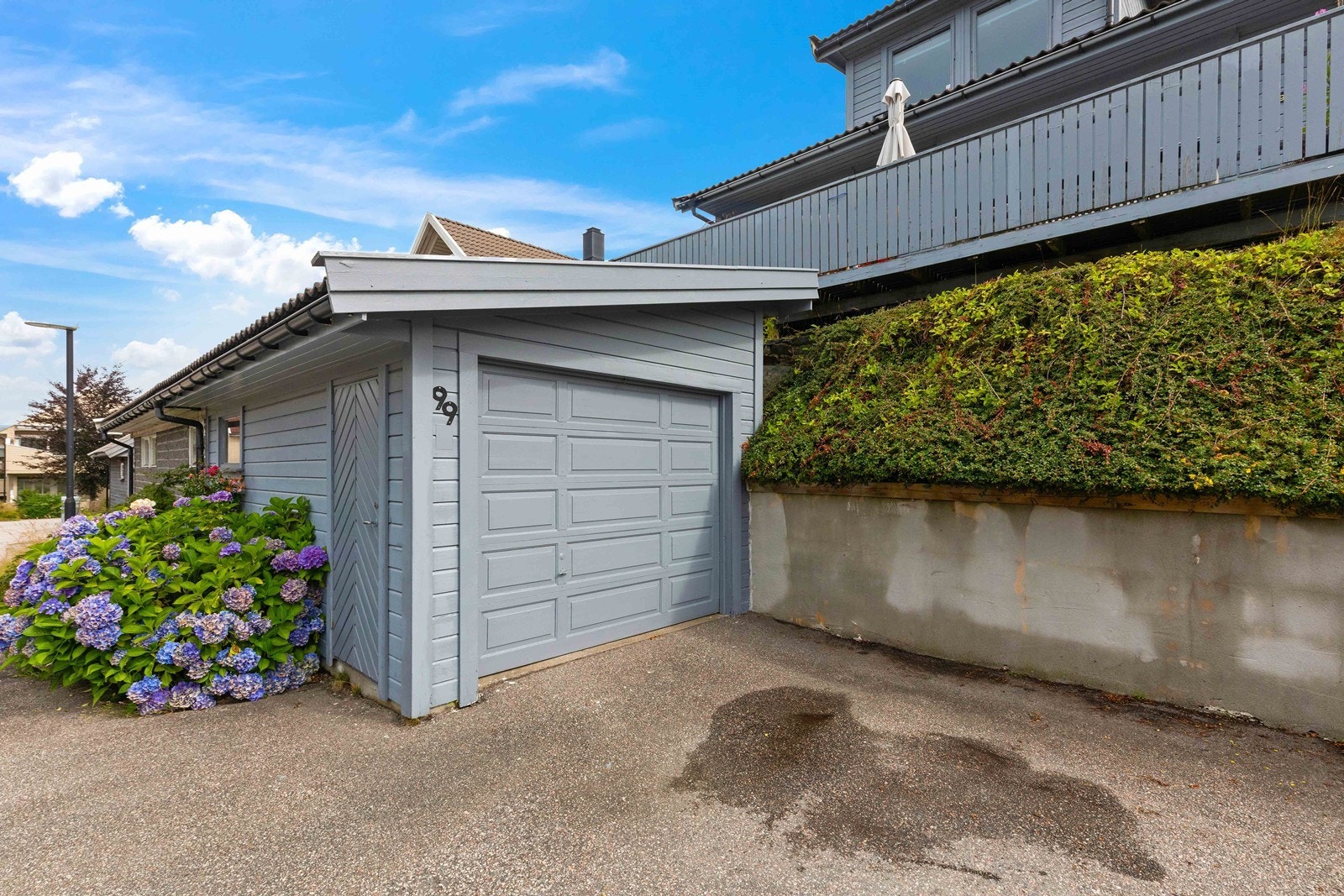 Tilhørende garasje på tomt Galleribilde